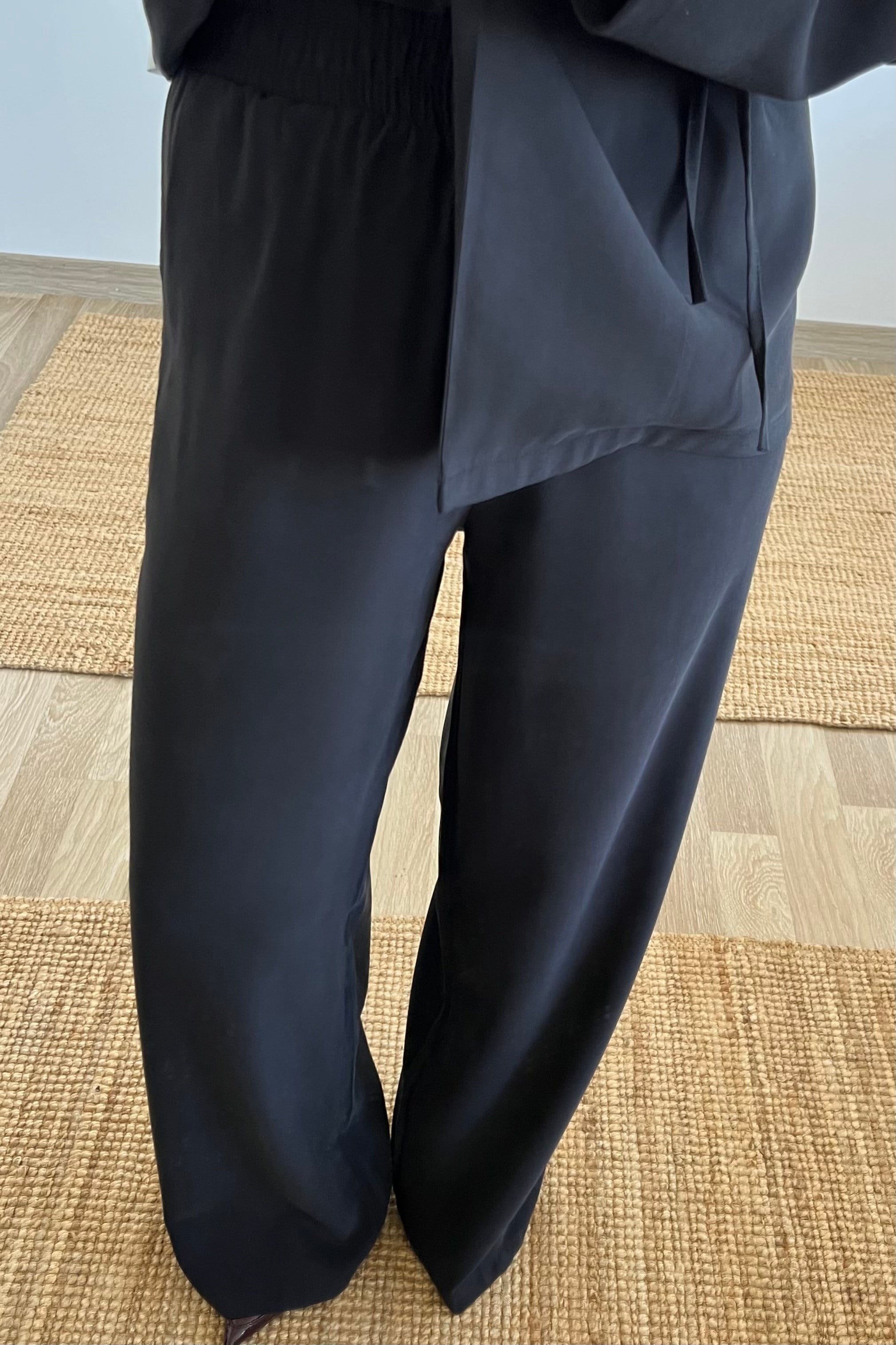 Siyah Çıkarılabilir Broşlu Kimono Pantolon Takım uygun fiyatlarda www.butikhola.com adresinde
