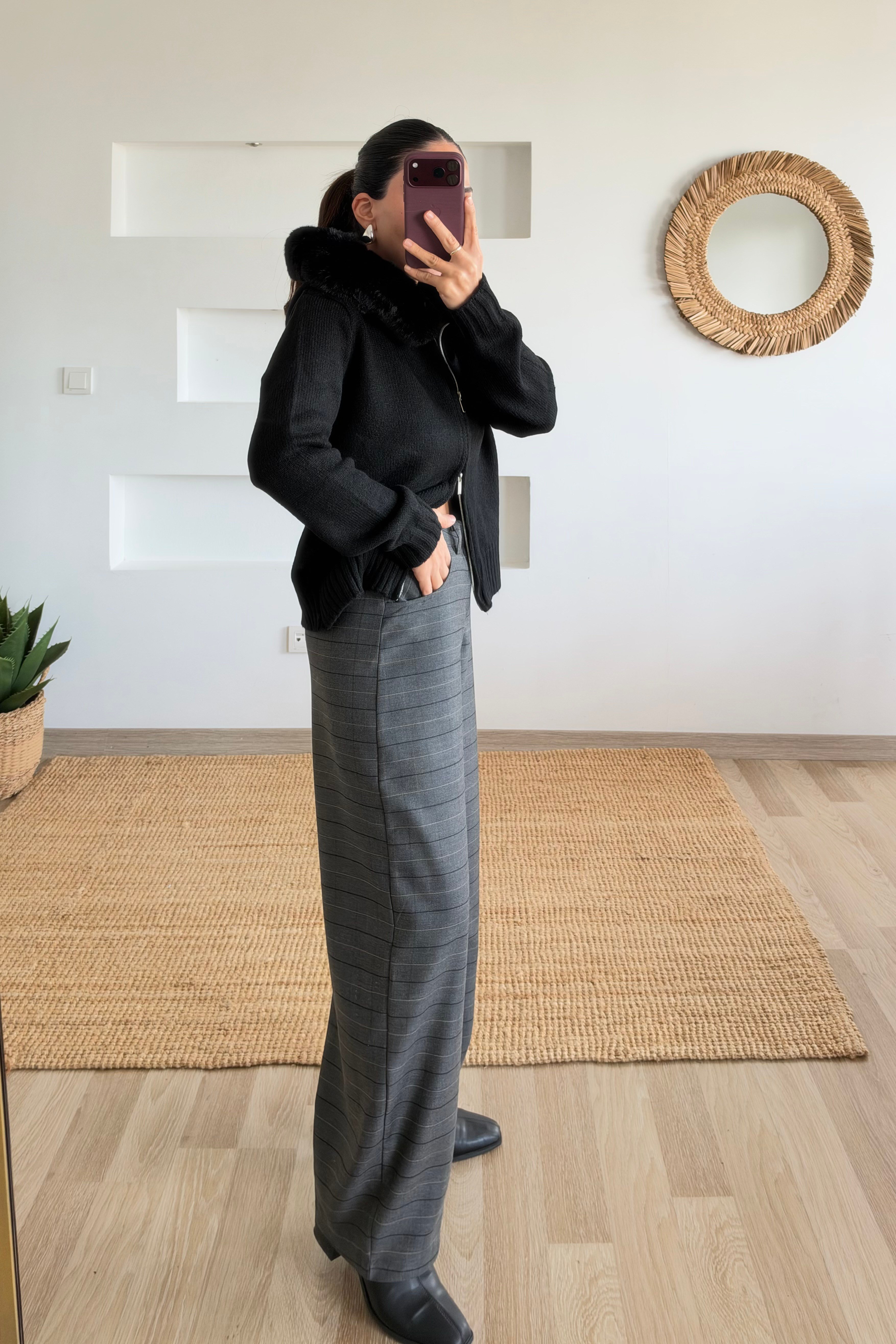 Siyah Çıkarılabilir Kürk Detaylı Hırka uygun fiyatlarda www.butikhola.com adresinde