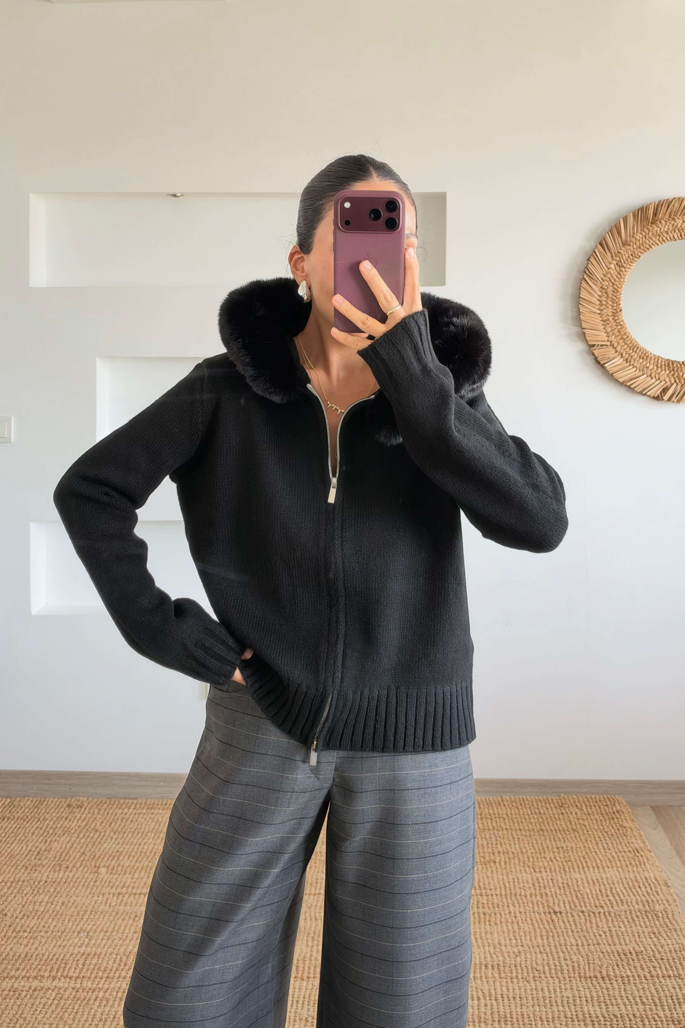 Siyah Çıkarılabilir Kürk Detaylı Hırka uygun fiyatlarda www.butikhola.com adresinde