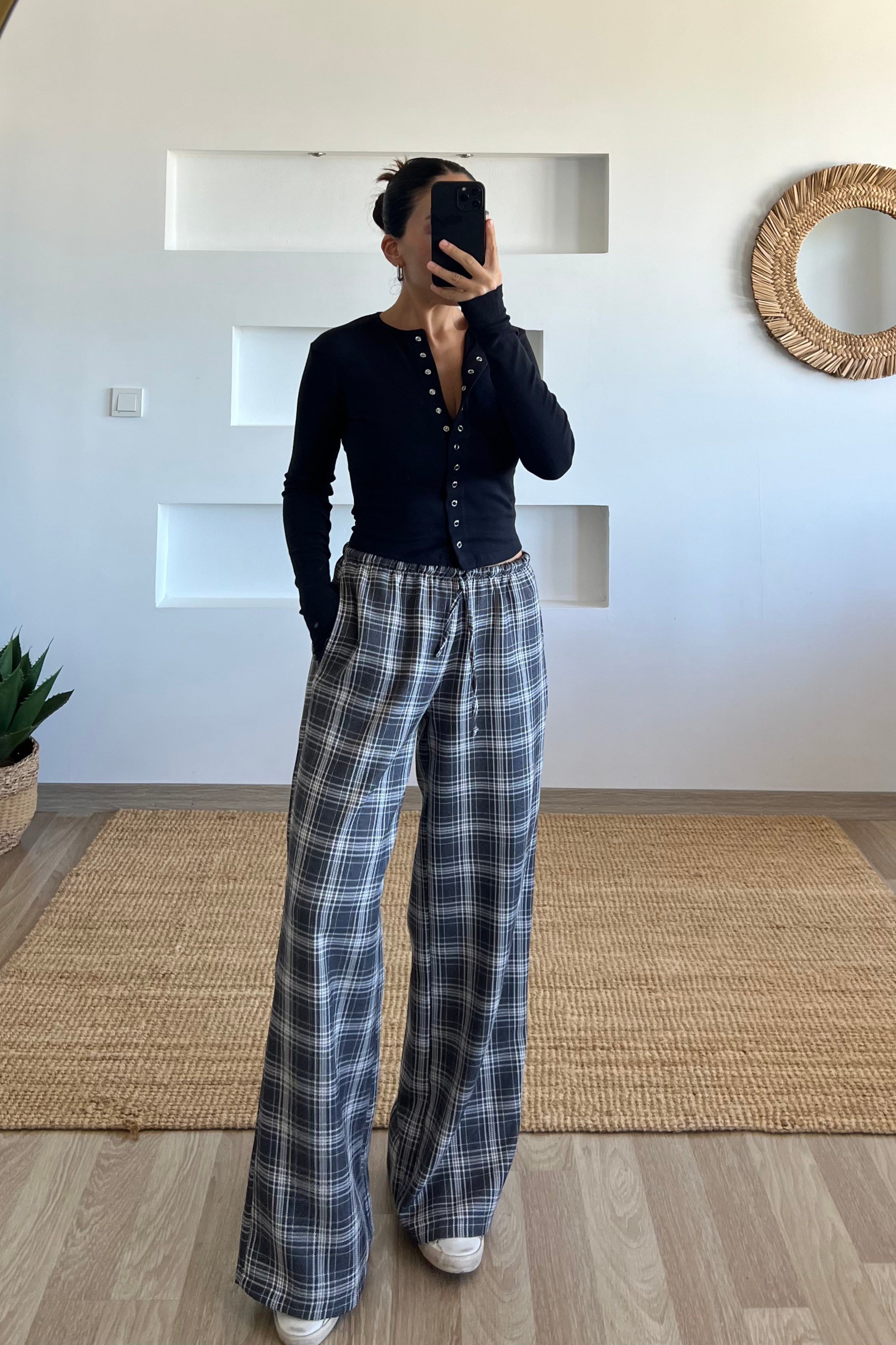 Siyah Çıtçıtlı Uzun Kollu Bluz uygun fiyatlarda www.butikhola.com adresinde