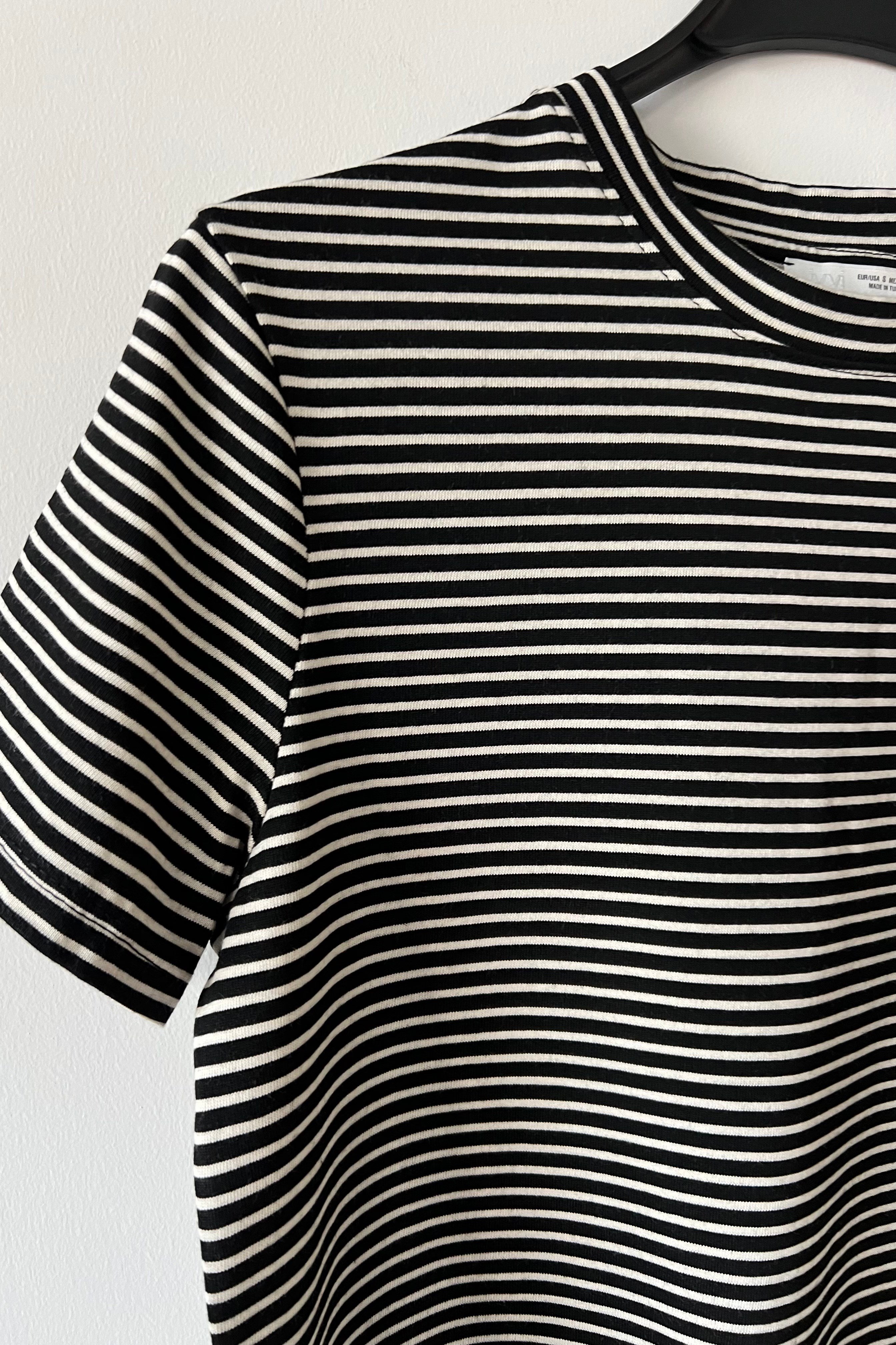 Siyah Çizgili Basic Tshirt uygun fiyatlarda www.butikhola.com adresinde