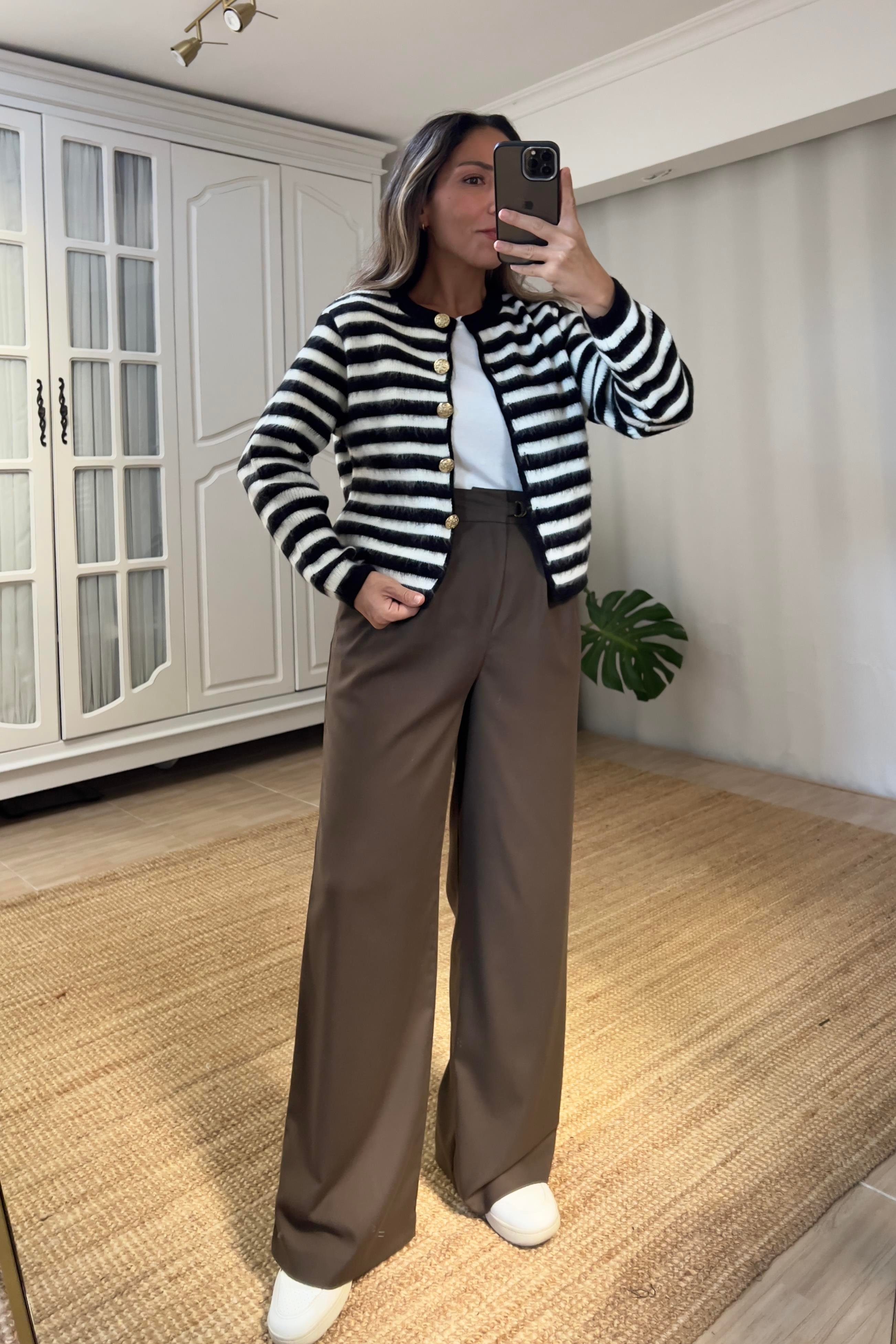 Siyah Çizgili Gold Düğme Detaylı Yumoş Hırka  uygun fiyatlarda www.butikhola.com adresinde