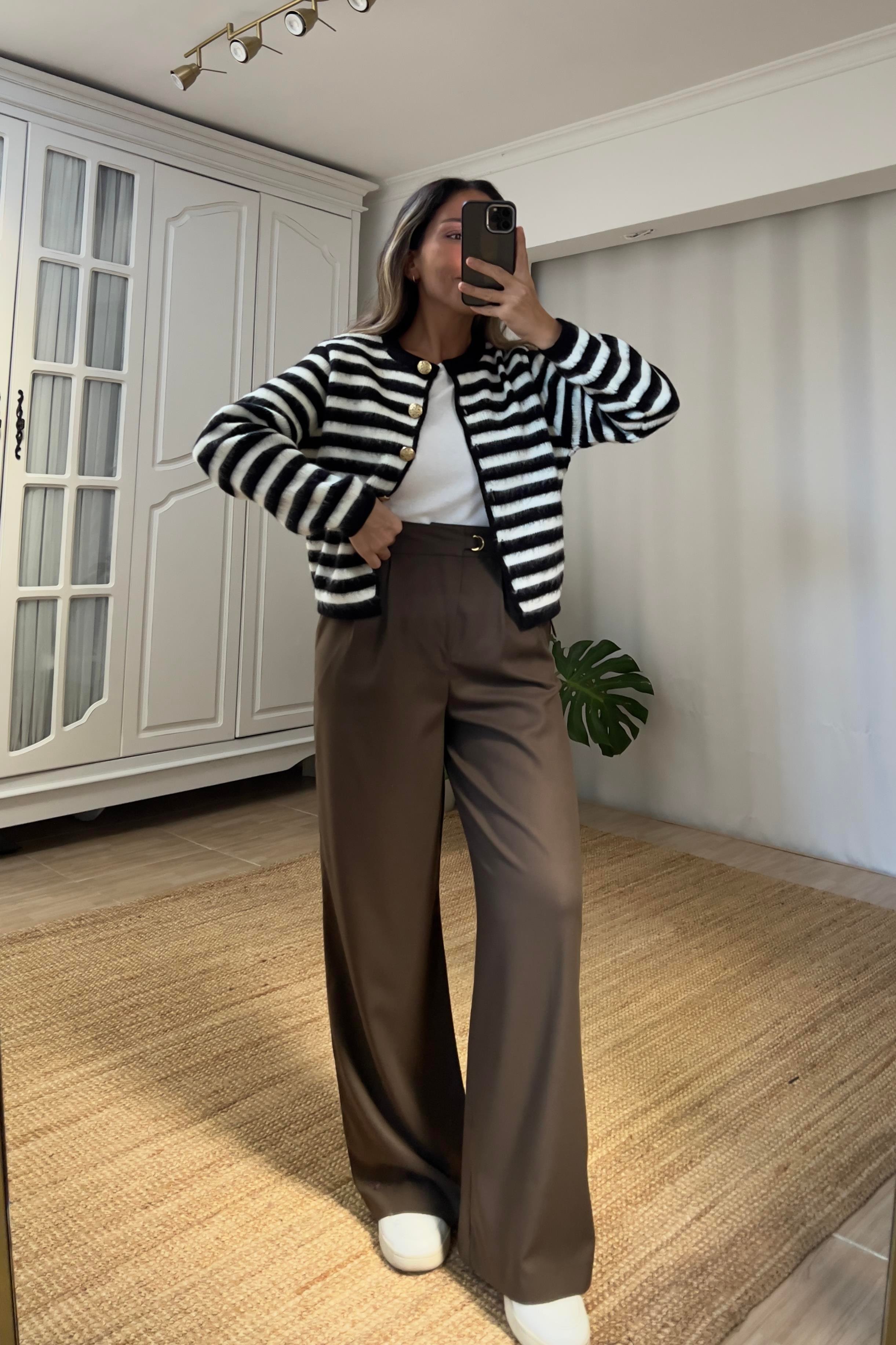 Siyah Çizgili Gold Düğme Detaylı Yumoş Hırka  uygun fiyatlarda www.butikhola.com adresinde