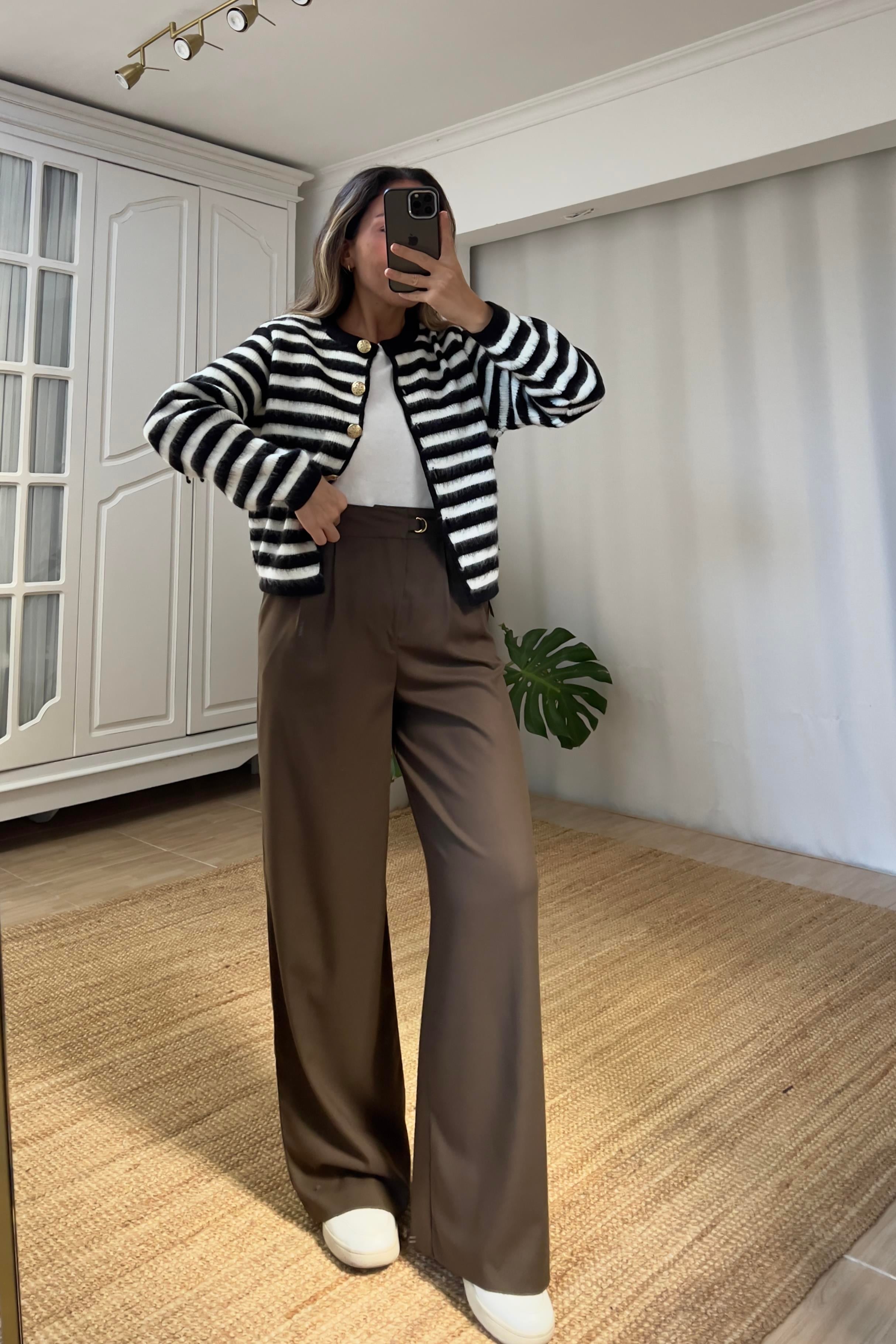 Siyah Çizgili Gold Düğme Detaylı Yumoş Hırka  uygun fiyatlarda www.butikhola.com adresinde