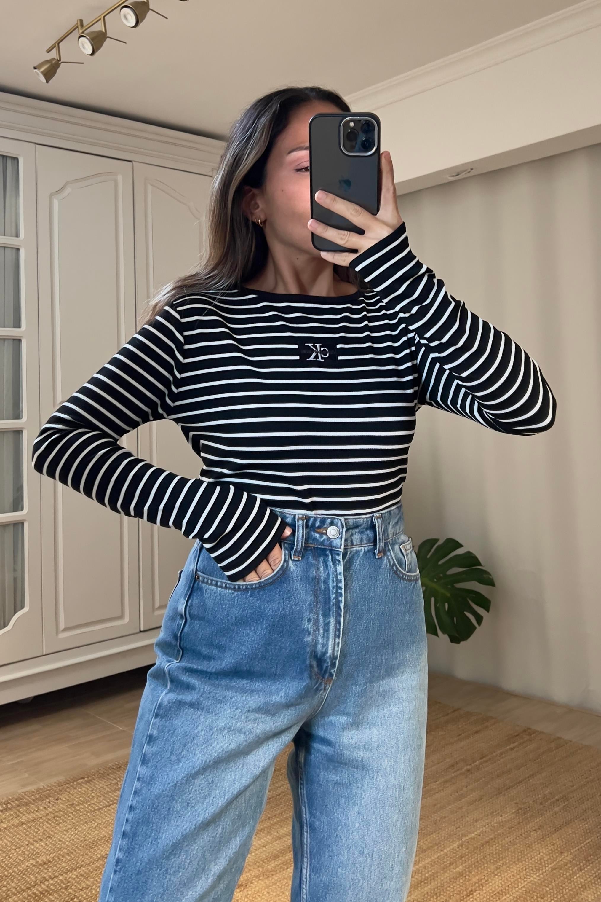 Siyah Çizgili Logo Nakışlı İnce Sweatshirt uygun fiyatlarda www.butikhola.com adresinde