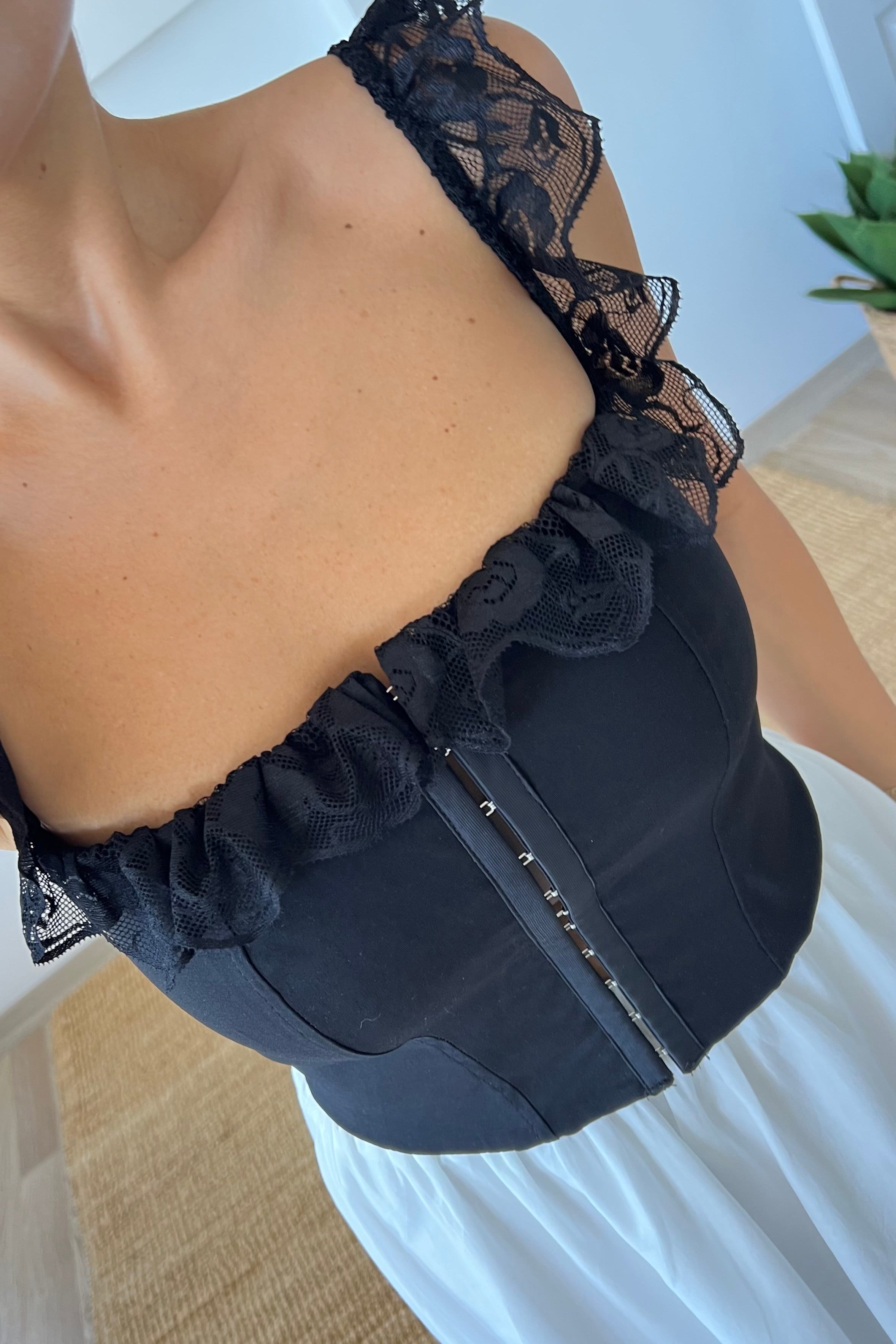 Siyah Dantel Detaylı Korse Bluz uygun fiyatlarda www.butikhola.com adresinde