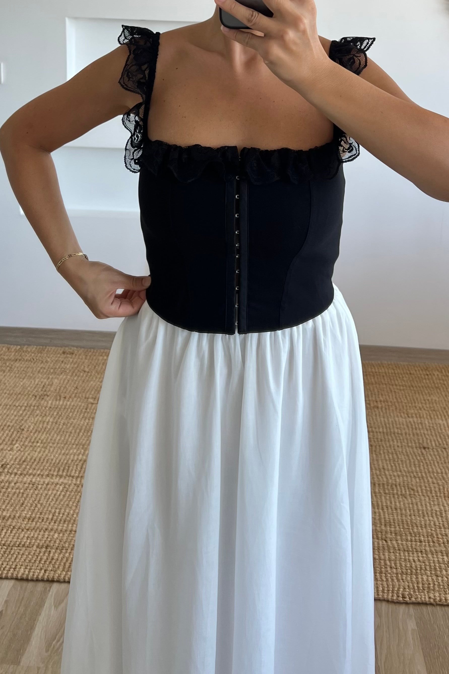 Siyah Dantel Detaylı Korse Bluz uygun fiyatlarda www.butikhola.com adresinde