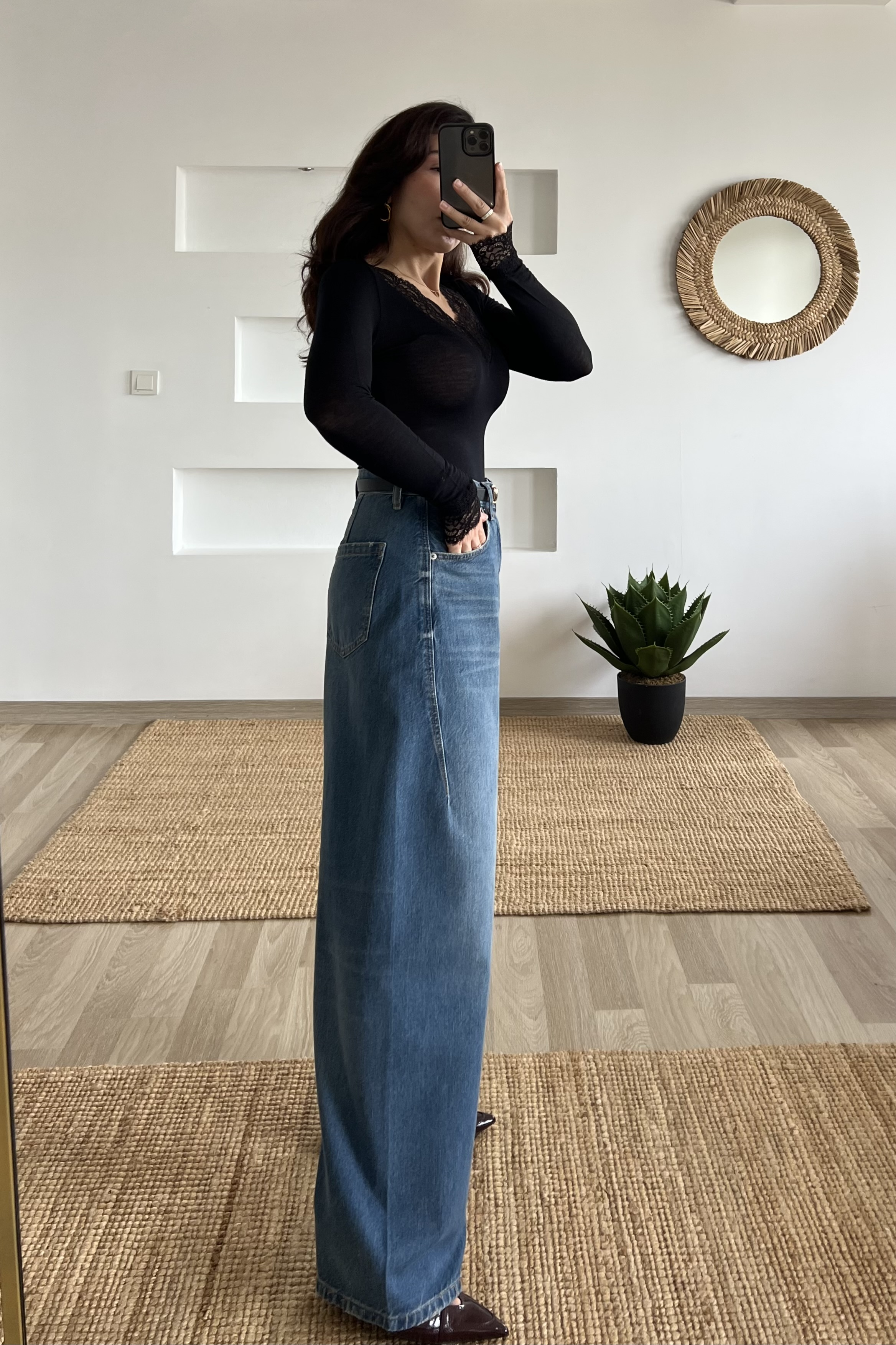 Siyah Dantelli Transparan Kaşmir Dokulu Bluz uygun fiyatlarda www.butikhola.com adresinde