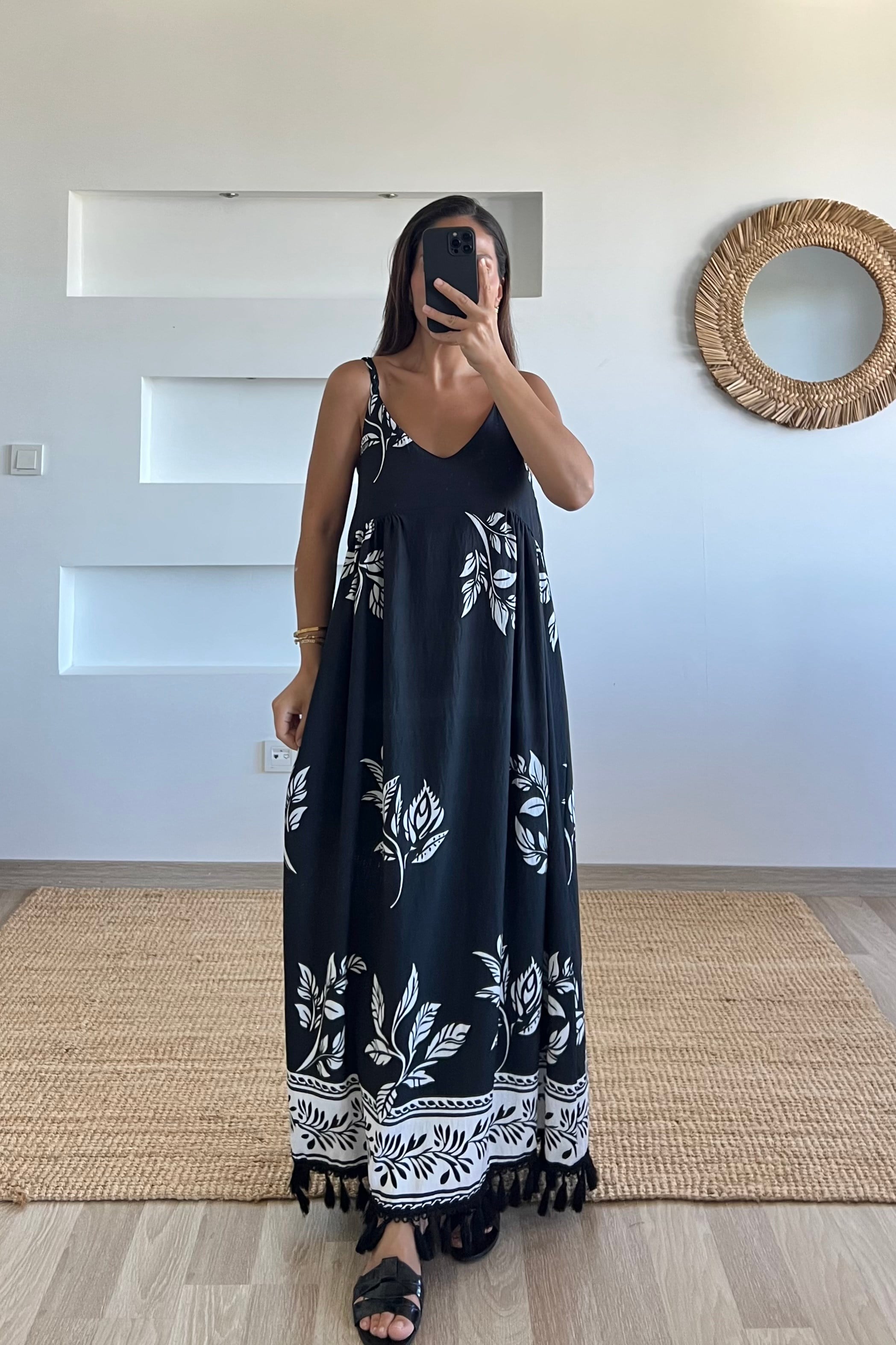 Siyah Desenli Eteği Püsküllü Elbise uygun fiyatlarda www.butikhola.com adresinde