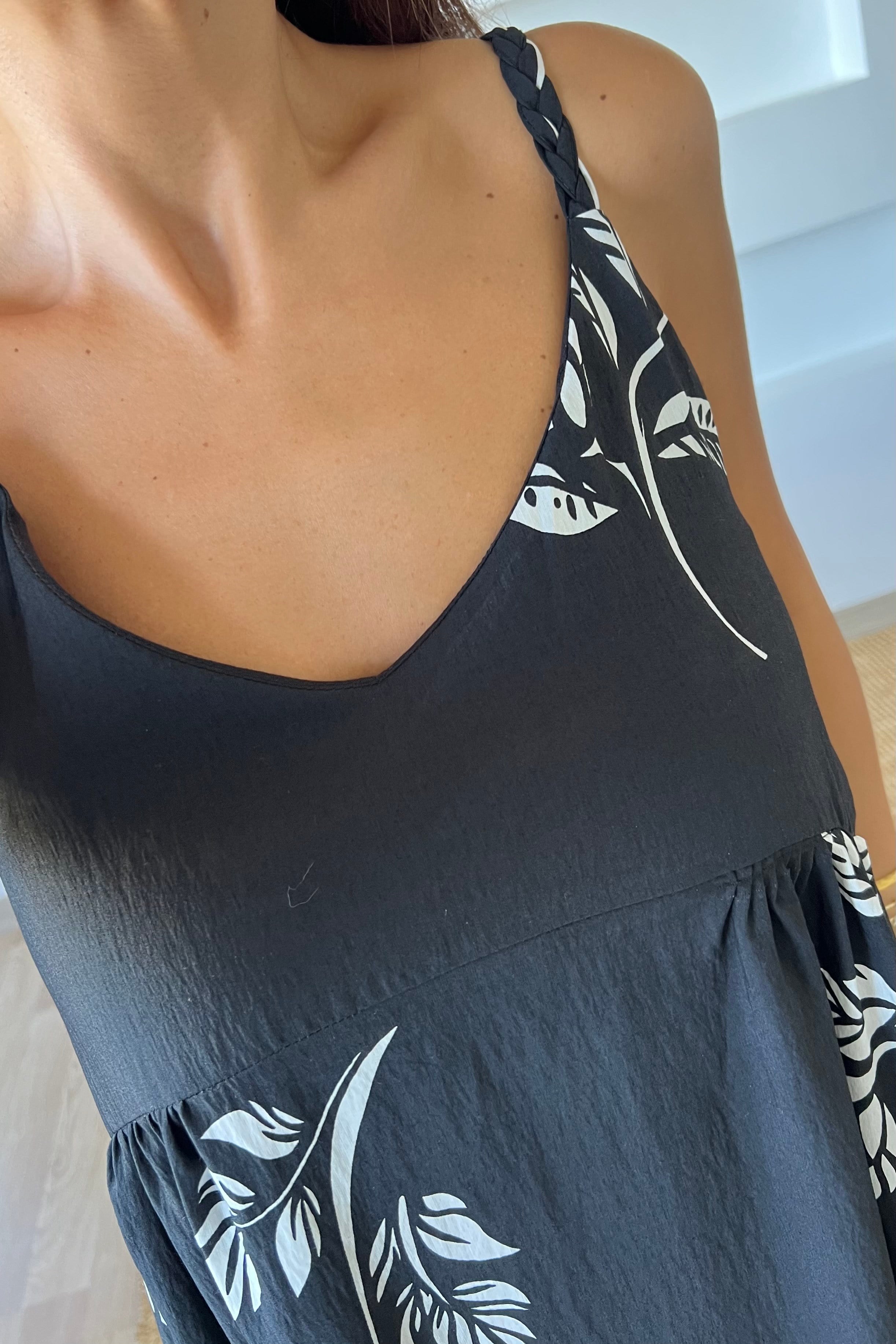Siyah Desenli Eteği Püsküllü Elbise uygun fiyatlarda www.butikhola.com adresinde