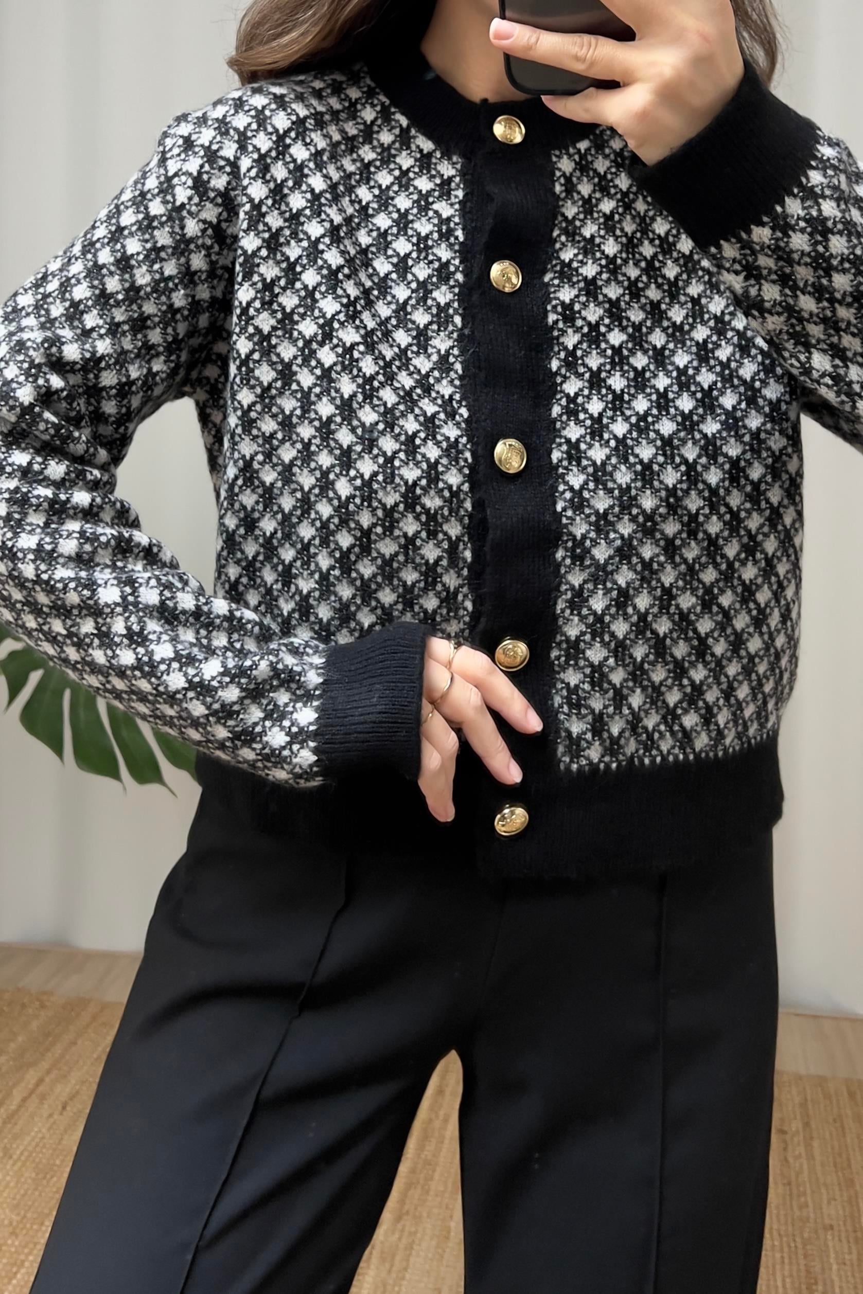 Siyah Desenli Gold Düğmeli Hırka uygun fiyatlarda www.butikhola.com adresinde