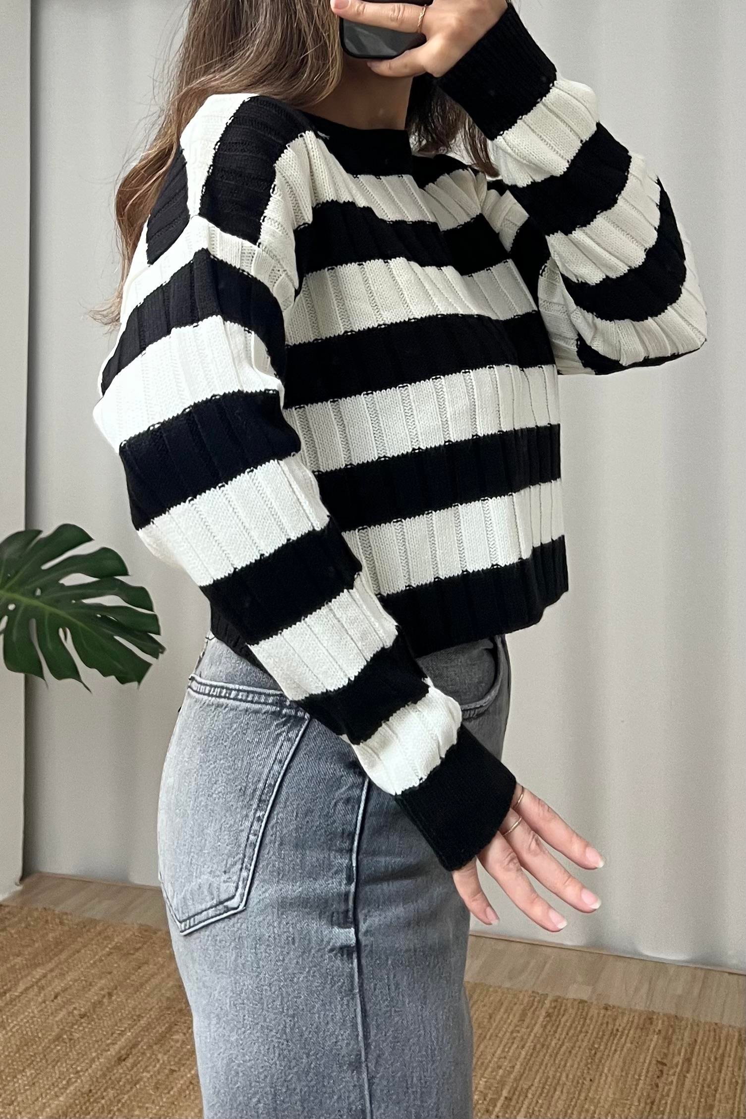 Siyah Ekru Çizgili Crop Kazak uygun fiyatlarda www.butikhola.com adresinde