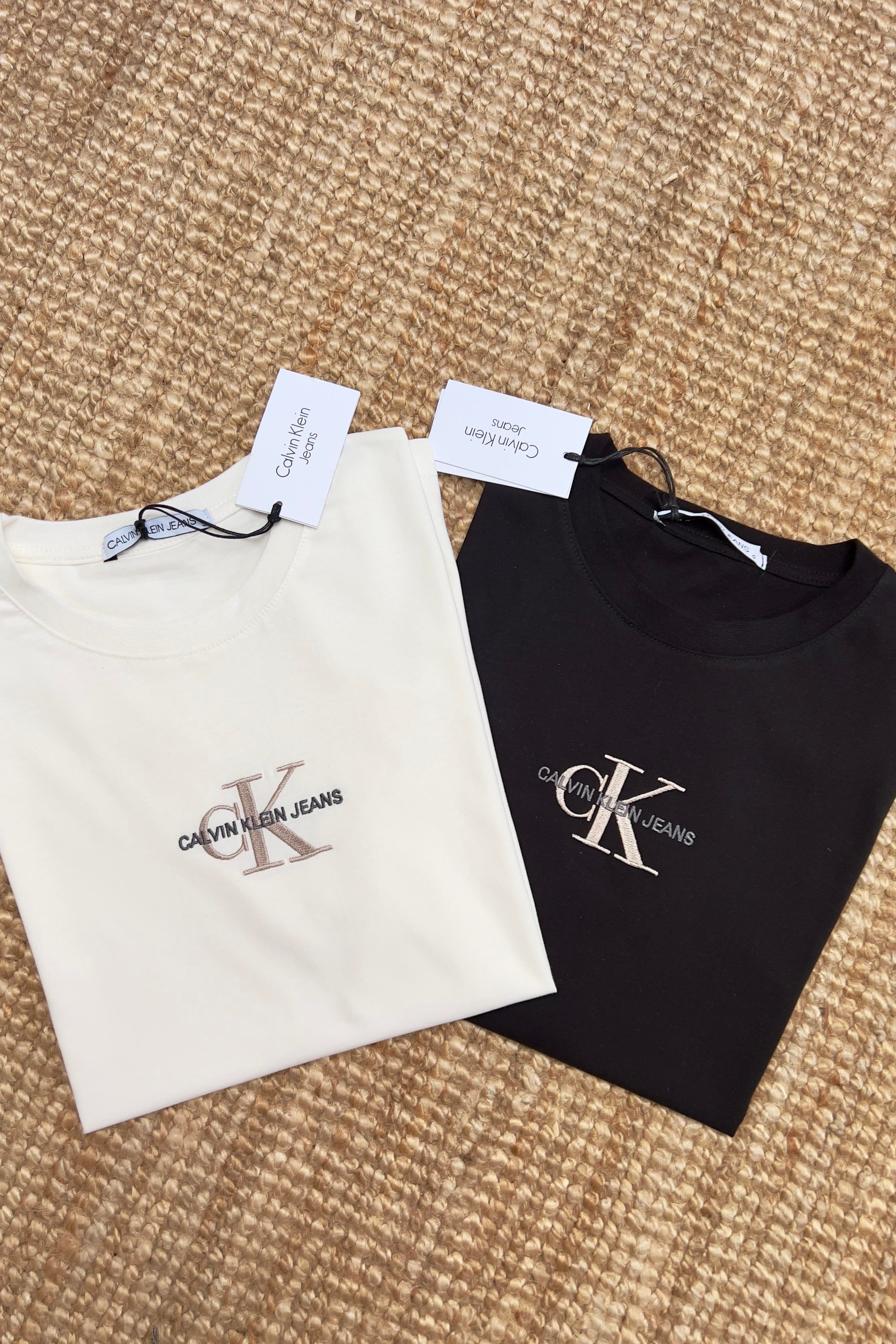 Siyah Gold Nakışlı Logolu Tshirt uygun fiyatlarda www.butikhola.com adresinde