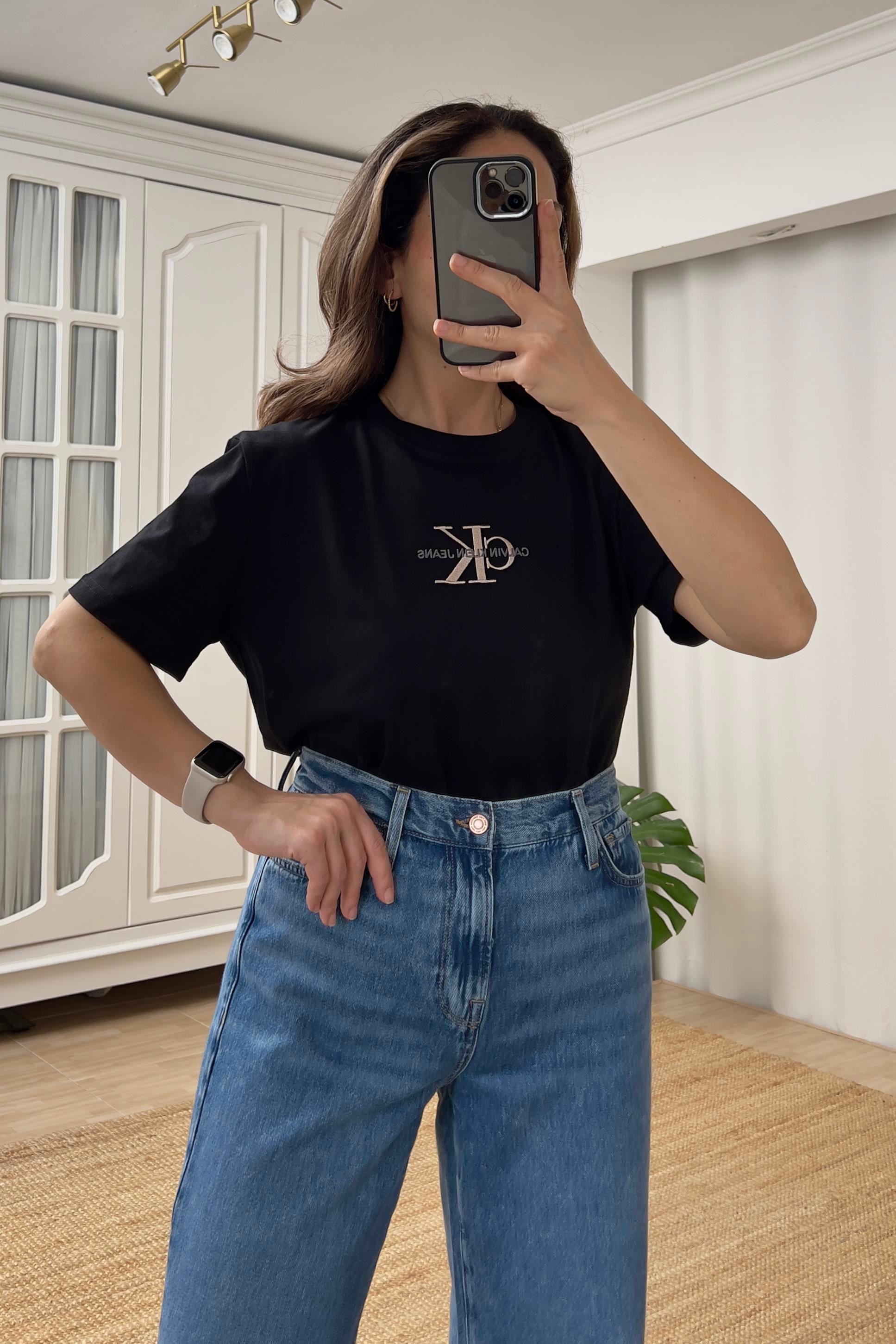 Siyah Gold Nakışlı Logolu Tshirt uygun fiyatlarda www.butikhola.com adresinde