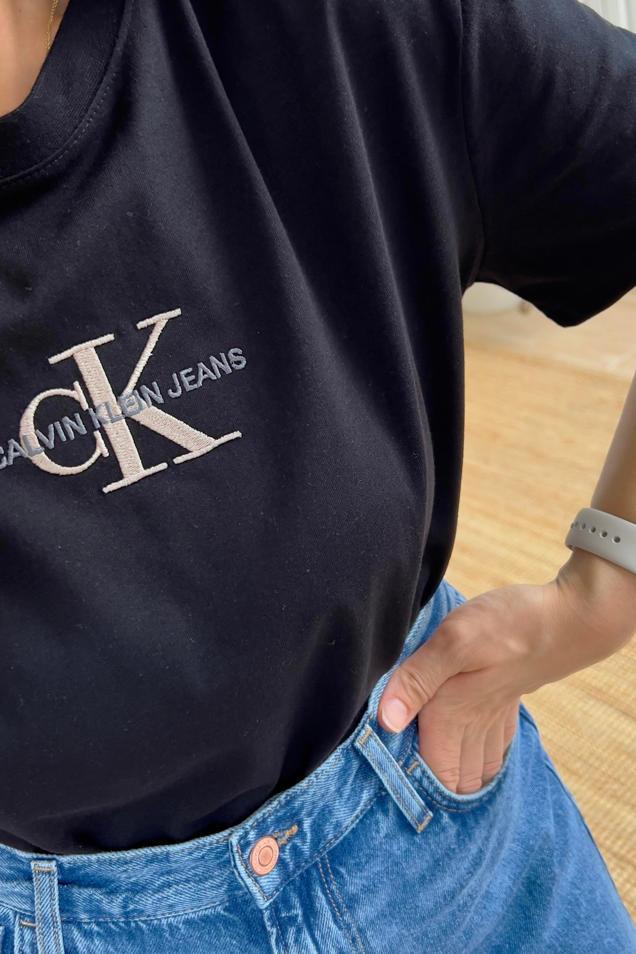 Siyah Gold Nakışlı Logolu Tshirt uygun fiyatlarda www.butikhola.com adresinde