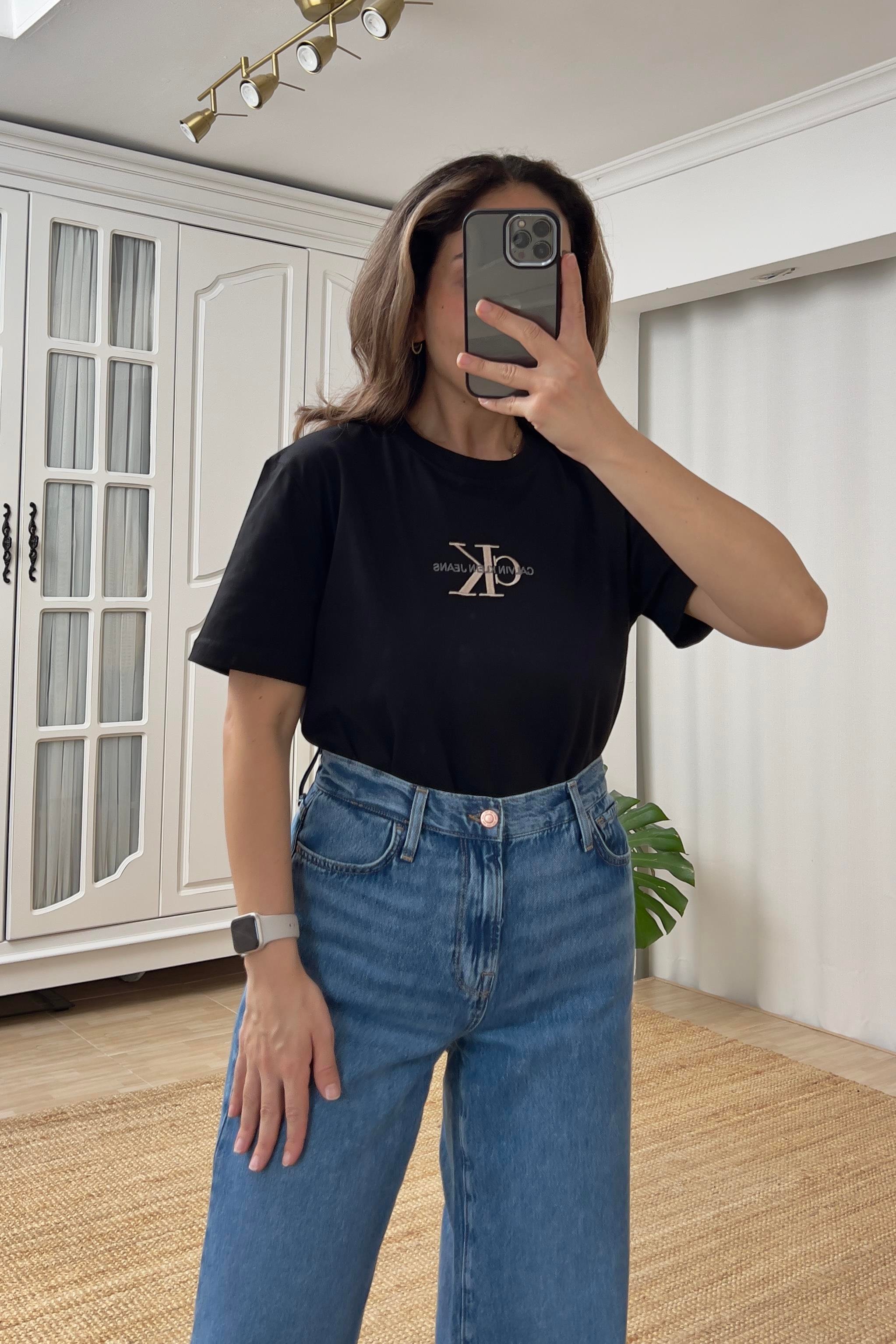 Siyah Gold Nakışlı Logolu Tshirt uygun fiyatlarda www.butikhola.com adresinde