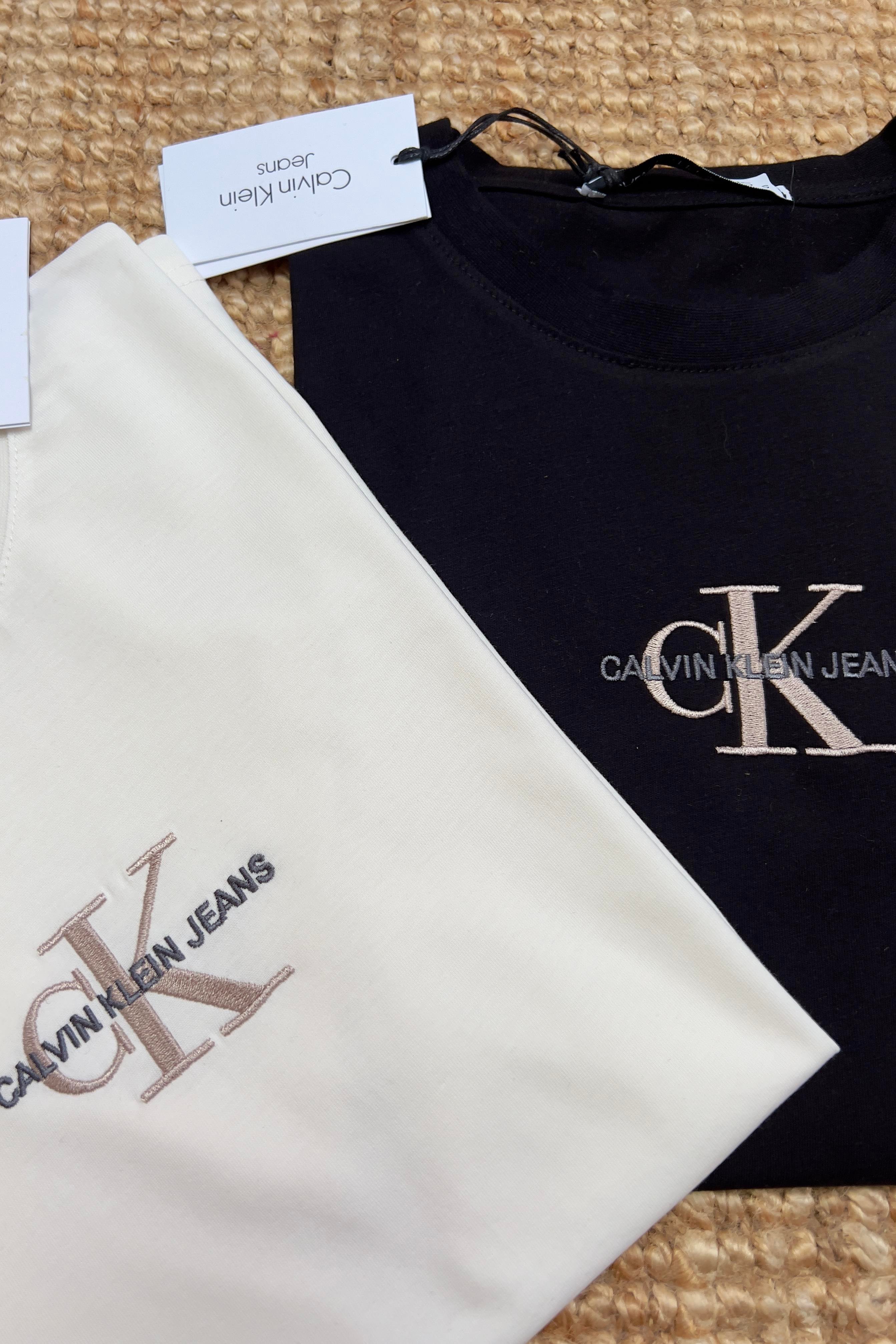 Siyah Gold Nakışlı Logolu Tshirt uygun fiyatlarda www.butikhola.com adresinde