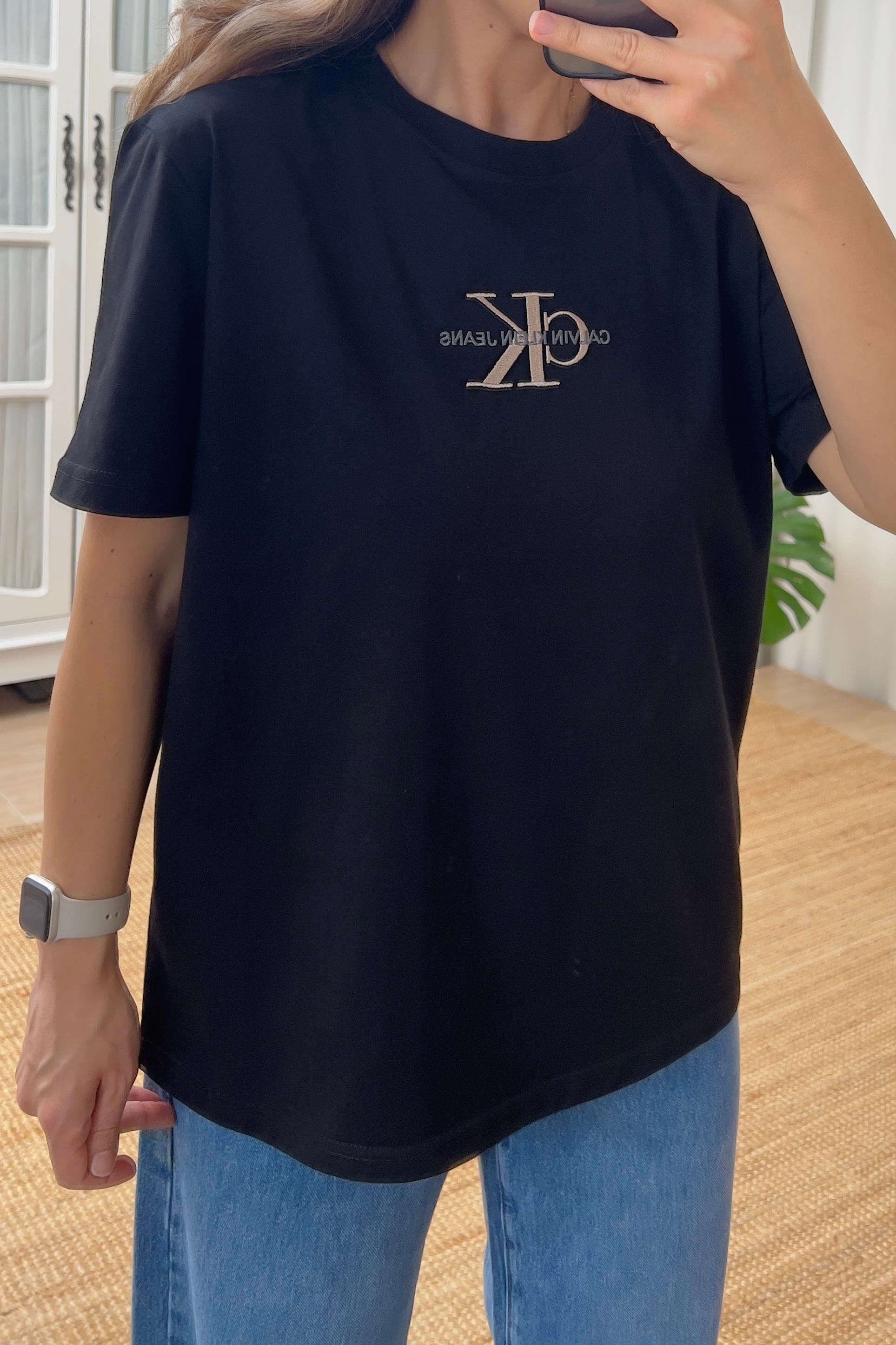 Siyah Gold Nakışlı Logolu Tshirt uygun fiyatlarda www.butikhola.com adresinde