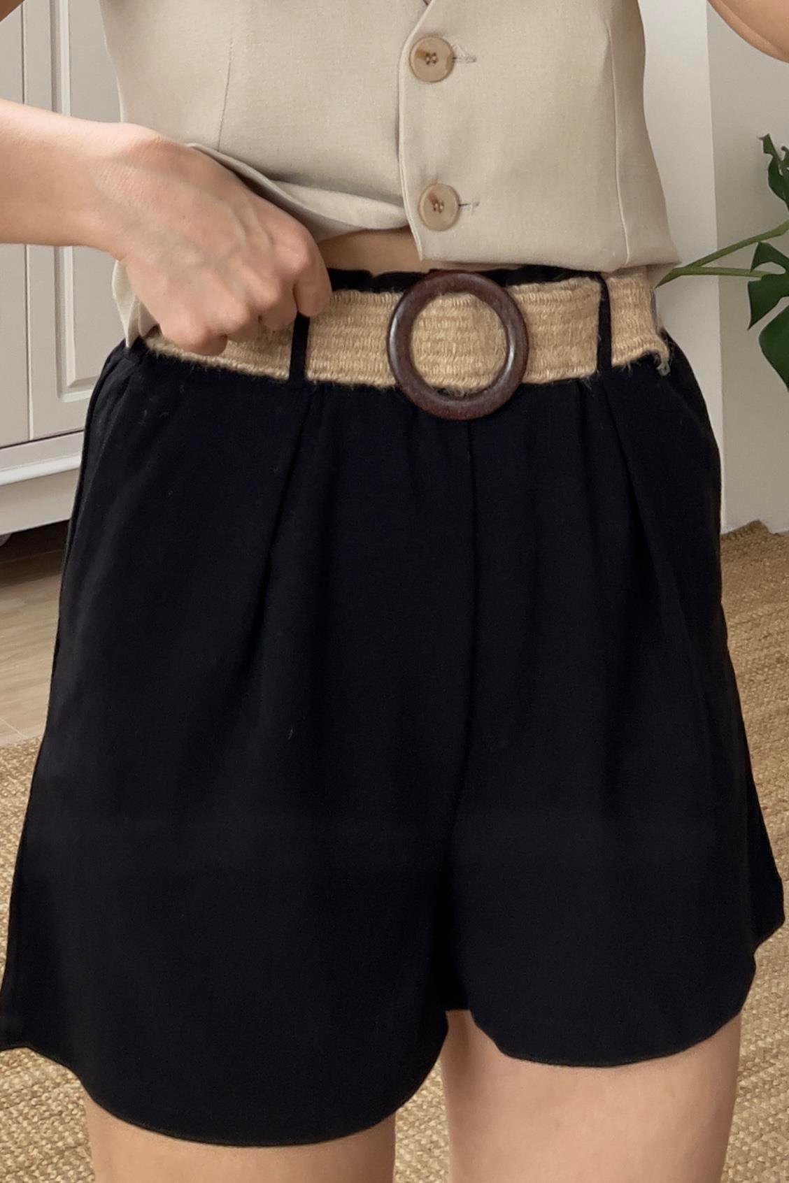 Siyah Hasır Kemerli Keten Şort uygun fiyatlarda www.butikhola.com adresinde
