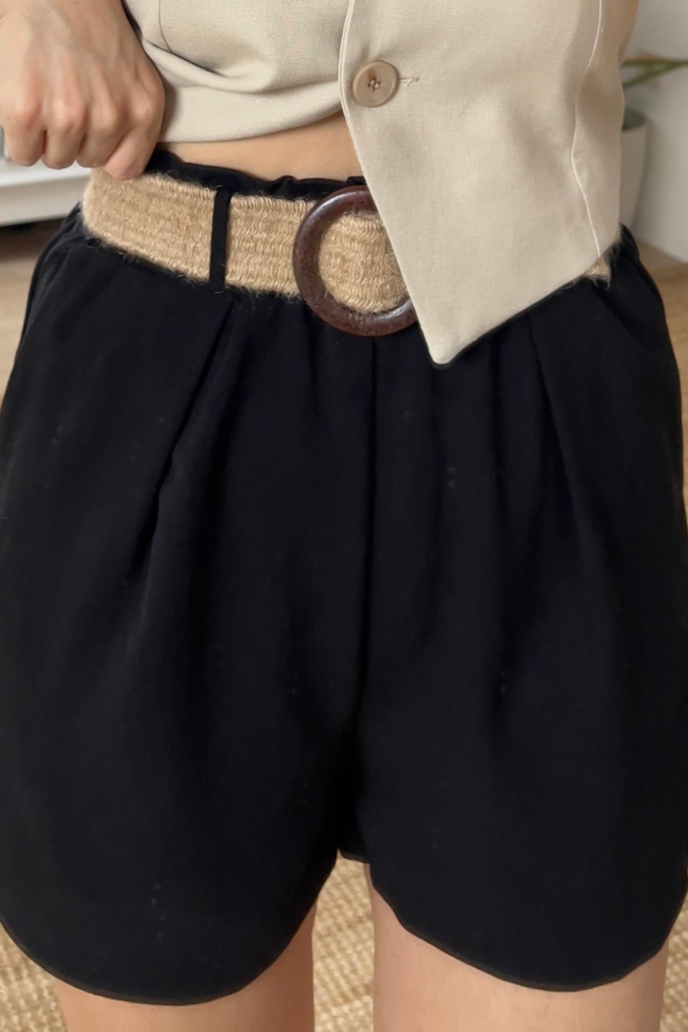 Siyah Hasır Kemerli Keten Şort uygun fiyatlarda www.butikhola.com adresinde