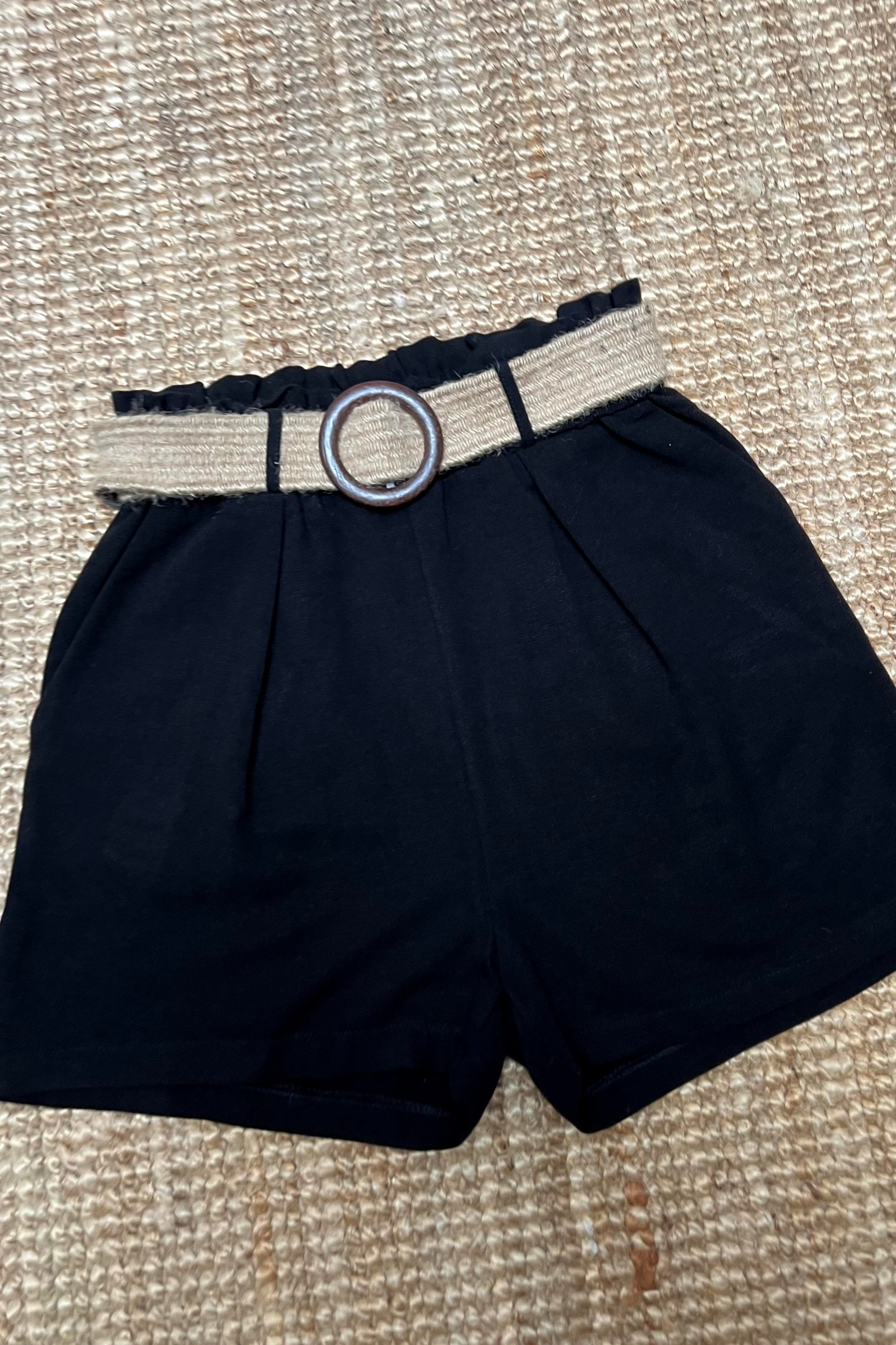 Siyah Hasır Kemerli Keten Şort uygun fiyatlarda www.butikhola.com adresinde