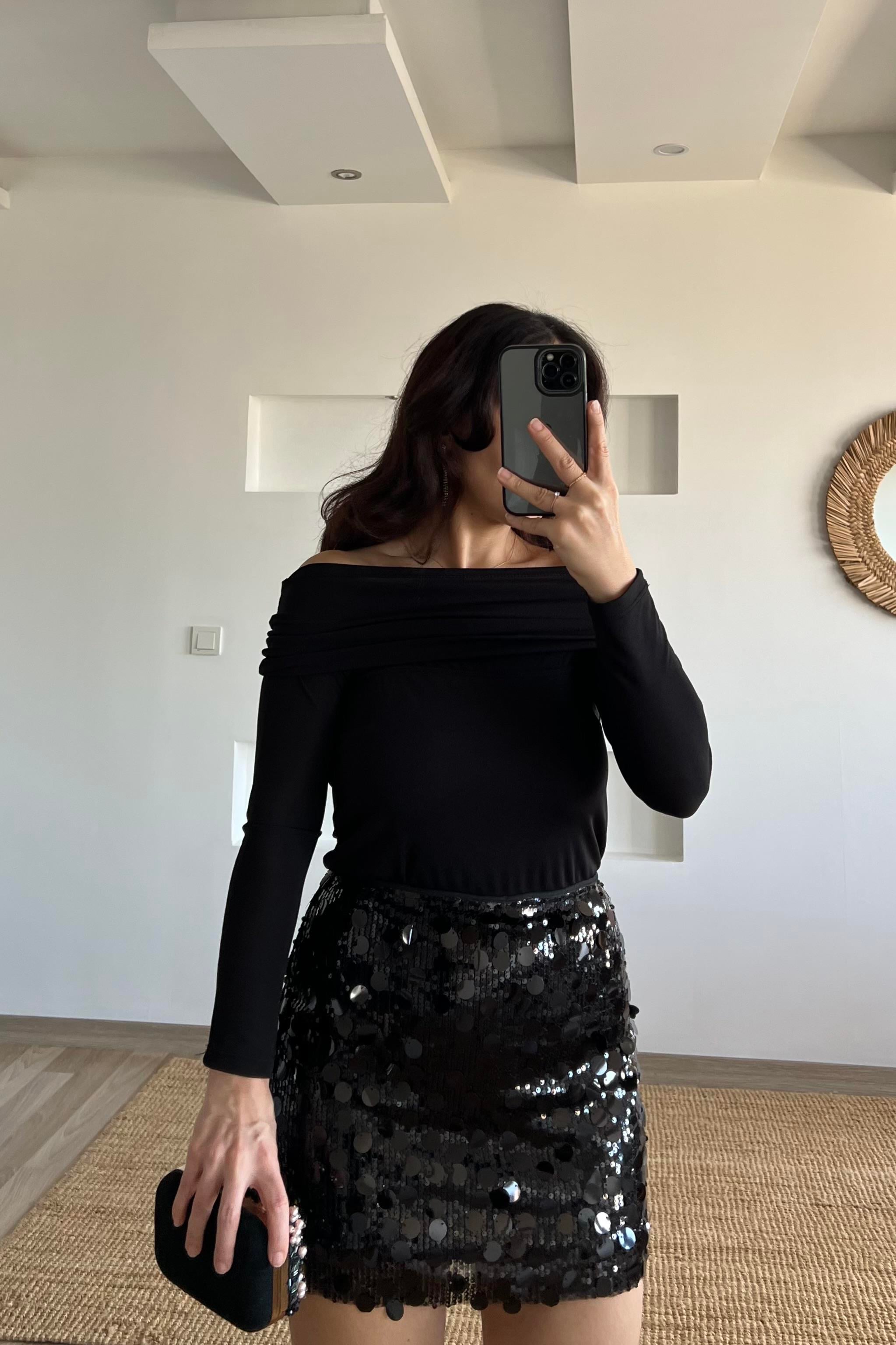 Siyah İçi Şortlu Pullu ve Payetli Etek uygun fiyatlarda www.butikhola.com adresinde