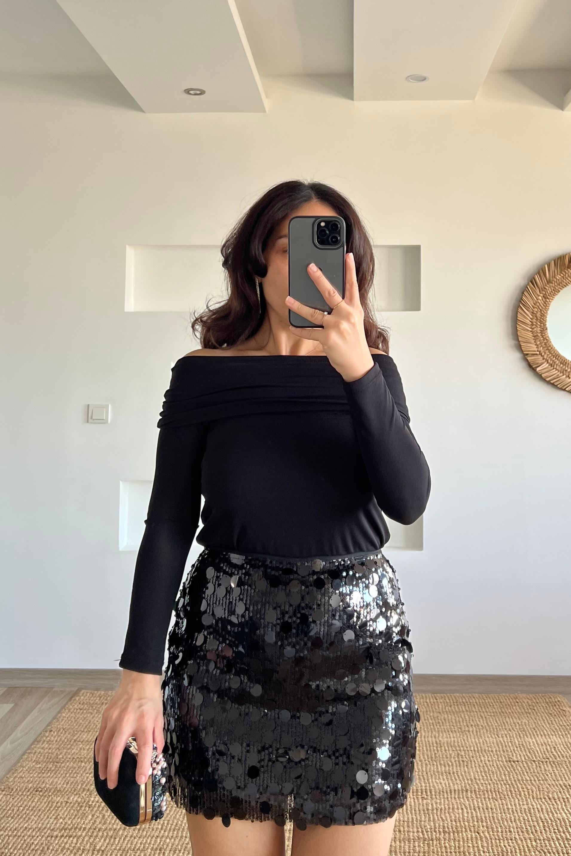 Siyah İçi Şortlu Pullu ve Payetli Etek uygun fiyatlarda www.butikhola.com adresinde