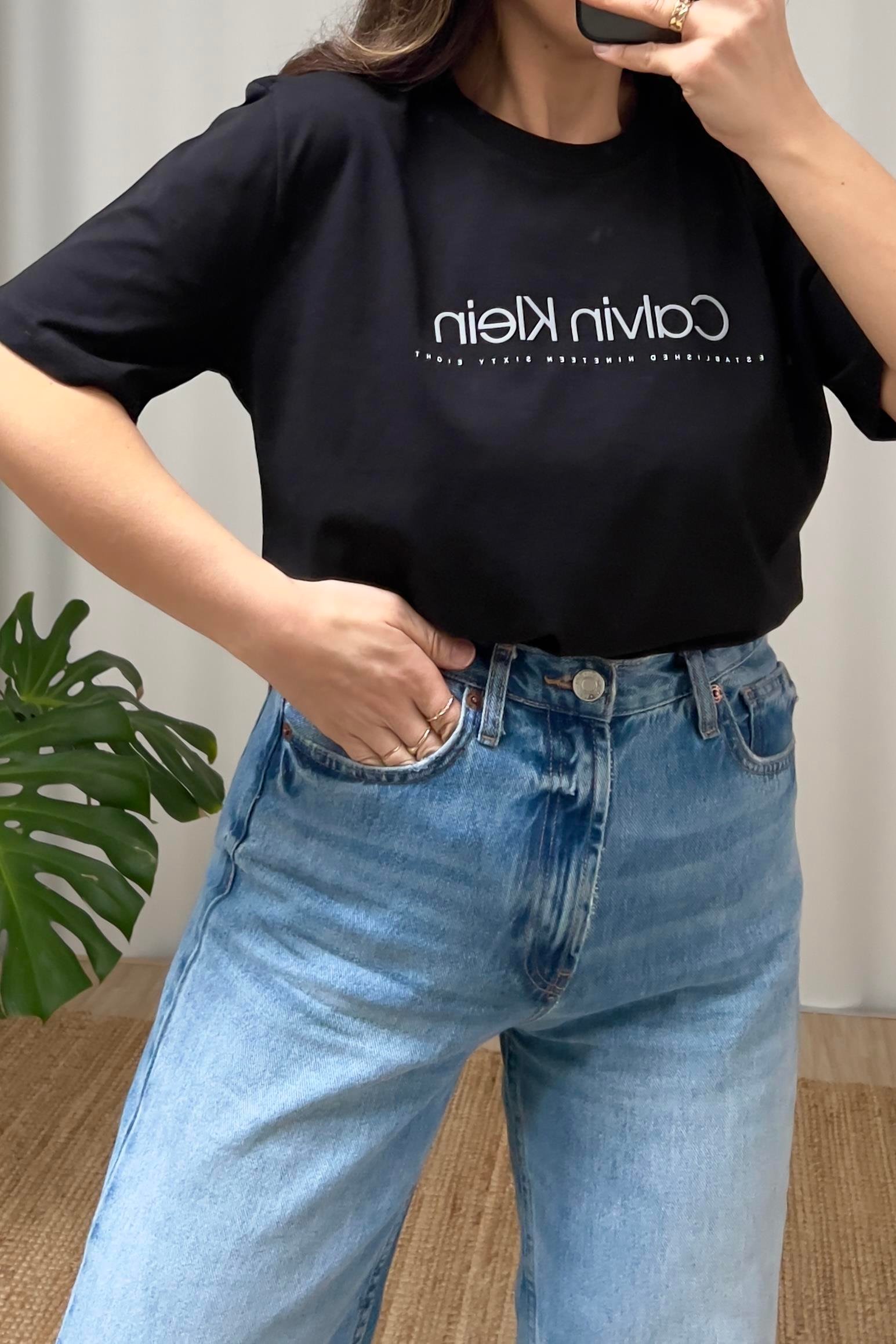Siyah Kabartma Dokulu Logolu Tshirt uygun fiyatlarda www.butikhola.com adresinde