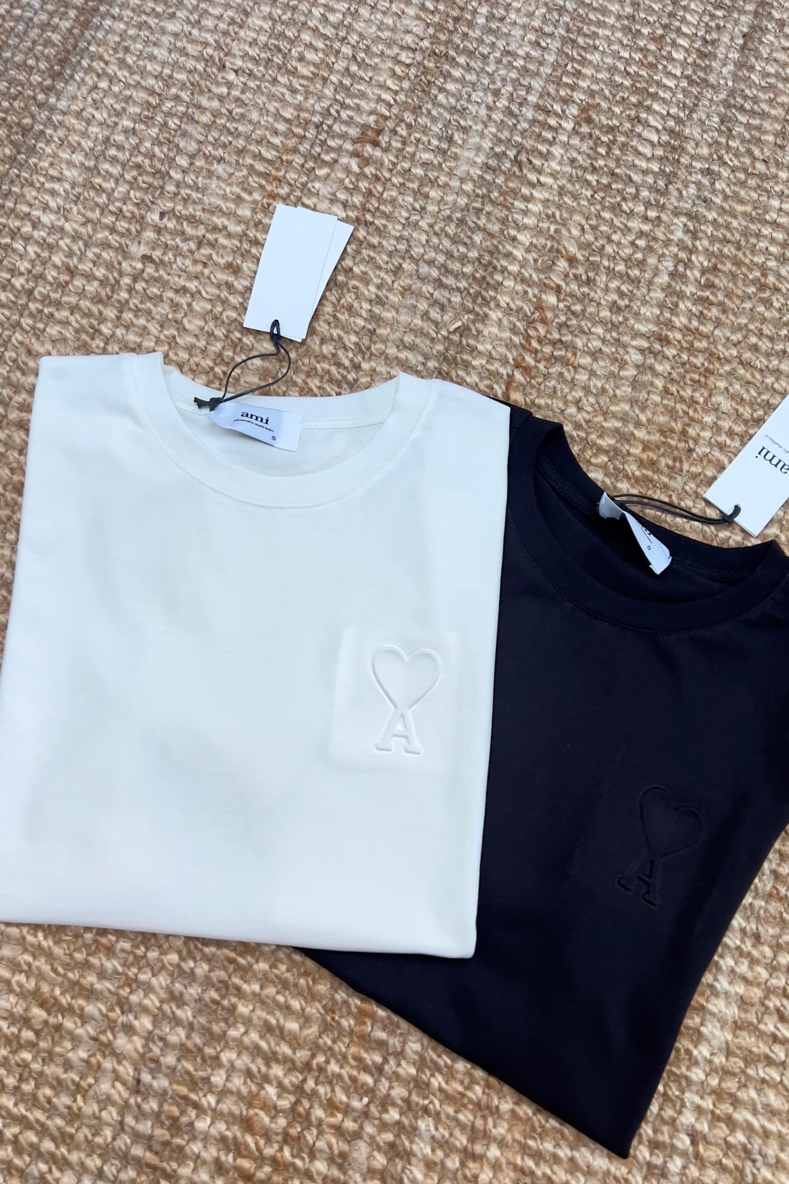 Siyah Kabartmalı Harf Logolu Tshirt uygun fiyatlarda www.butikhola.com adresinde