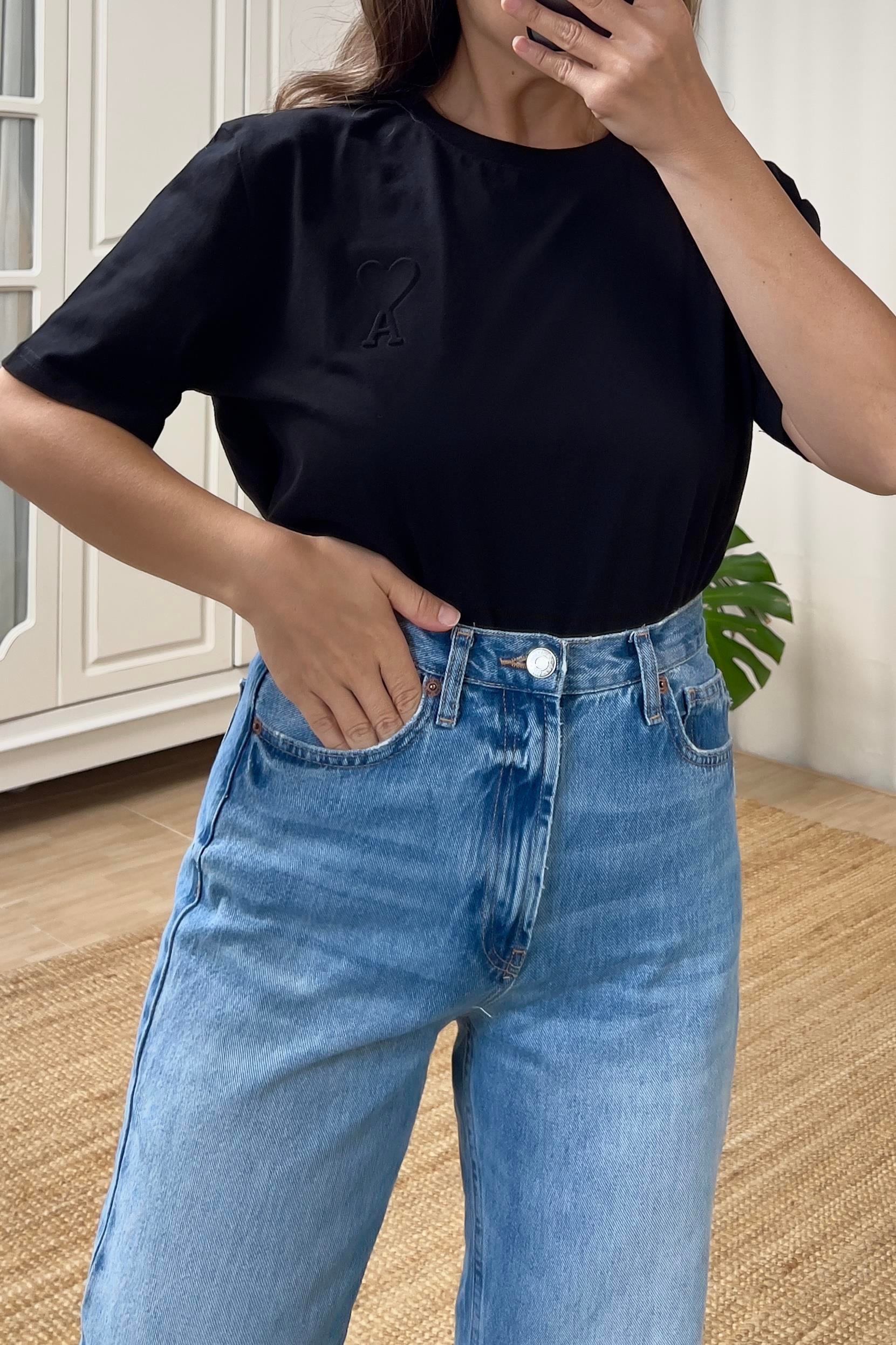 Siyah Kabartmalı Harf Logolu Tshirt uygun fiyatlarda www.butikhola.com adresinde