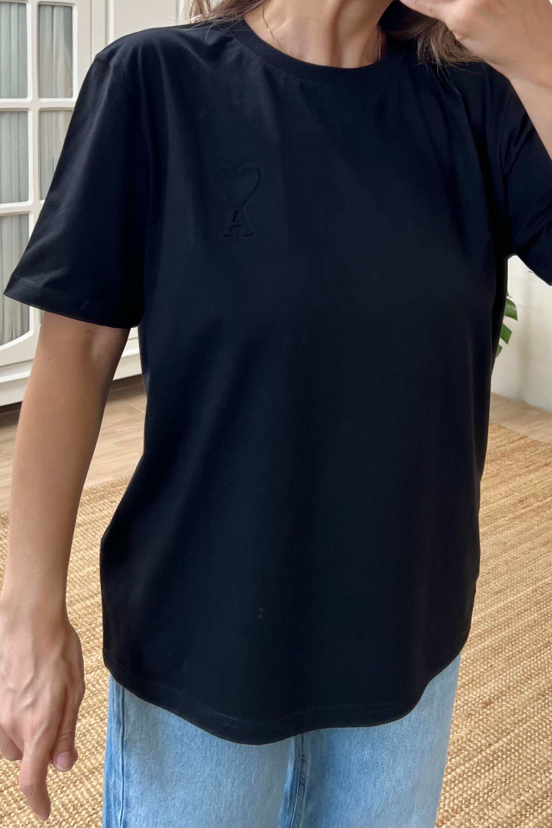 Siyah Kabartmalı Harf Logolu Tshirt uygun fiyatlarda www.butikhola.com adresinde