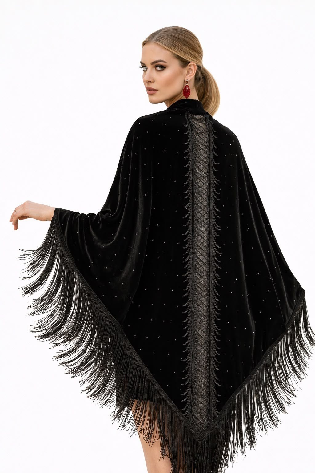 Siyah Kadife Taş Detaylı Dantel İşlemeli Püsküllü Üçgen Şal uygun fiyatlarda www.butikhola.com adresinde