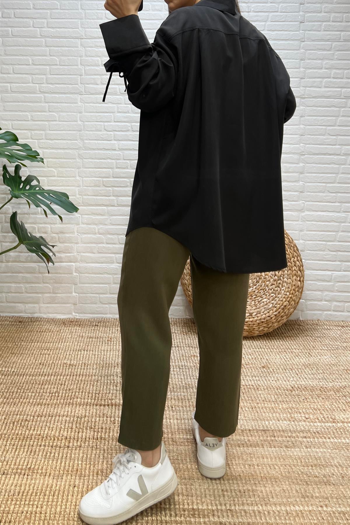Siyah Kolu Bağlama Detaylı Tensel Gömlek uygun fiyatlarda www.butikhola.com adresinde