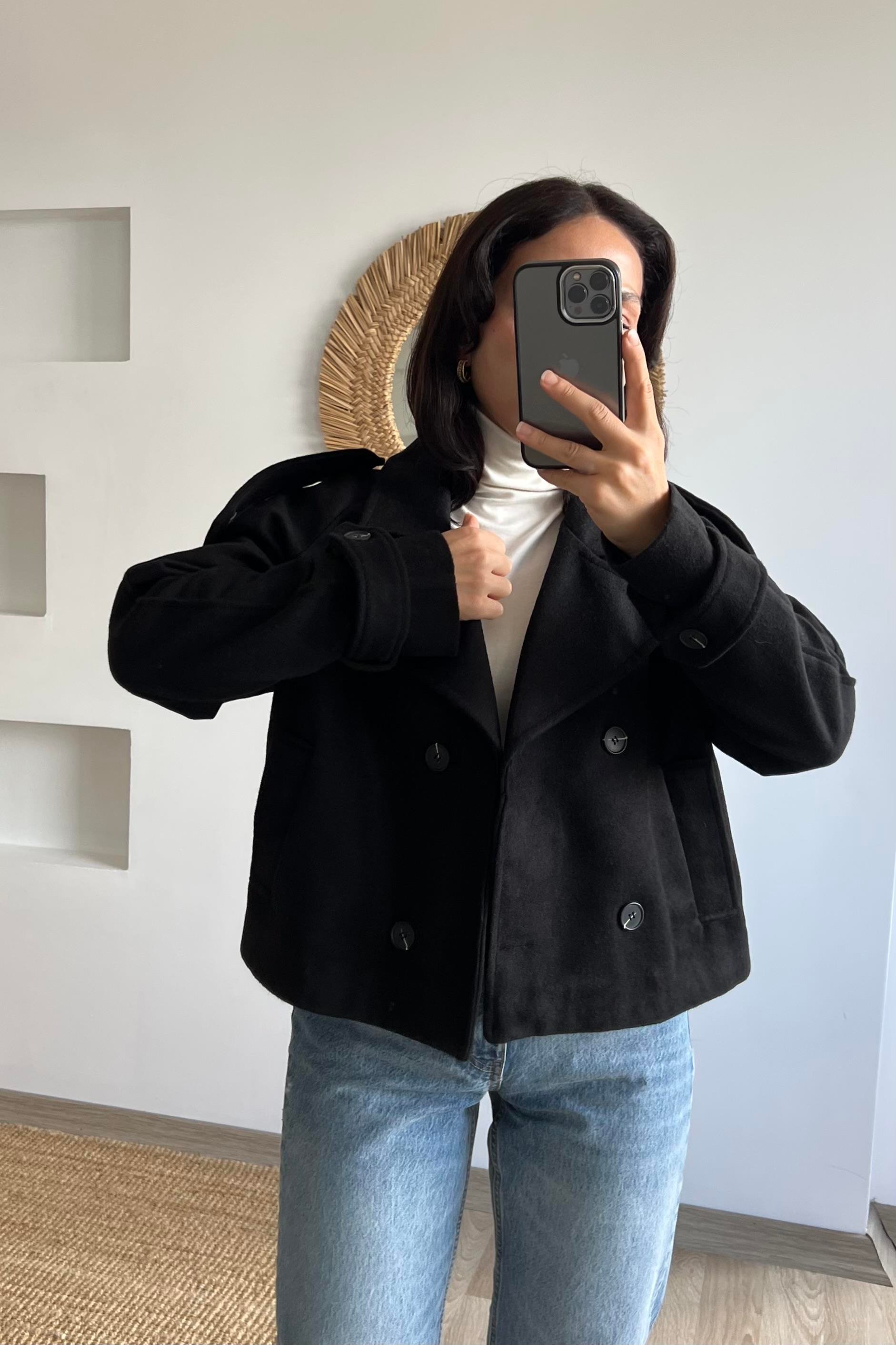 Siyah Kruvaze Kısa Kaşe Kaban uygun fiyatlarda www.butikhola.com adresinde