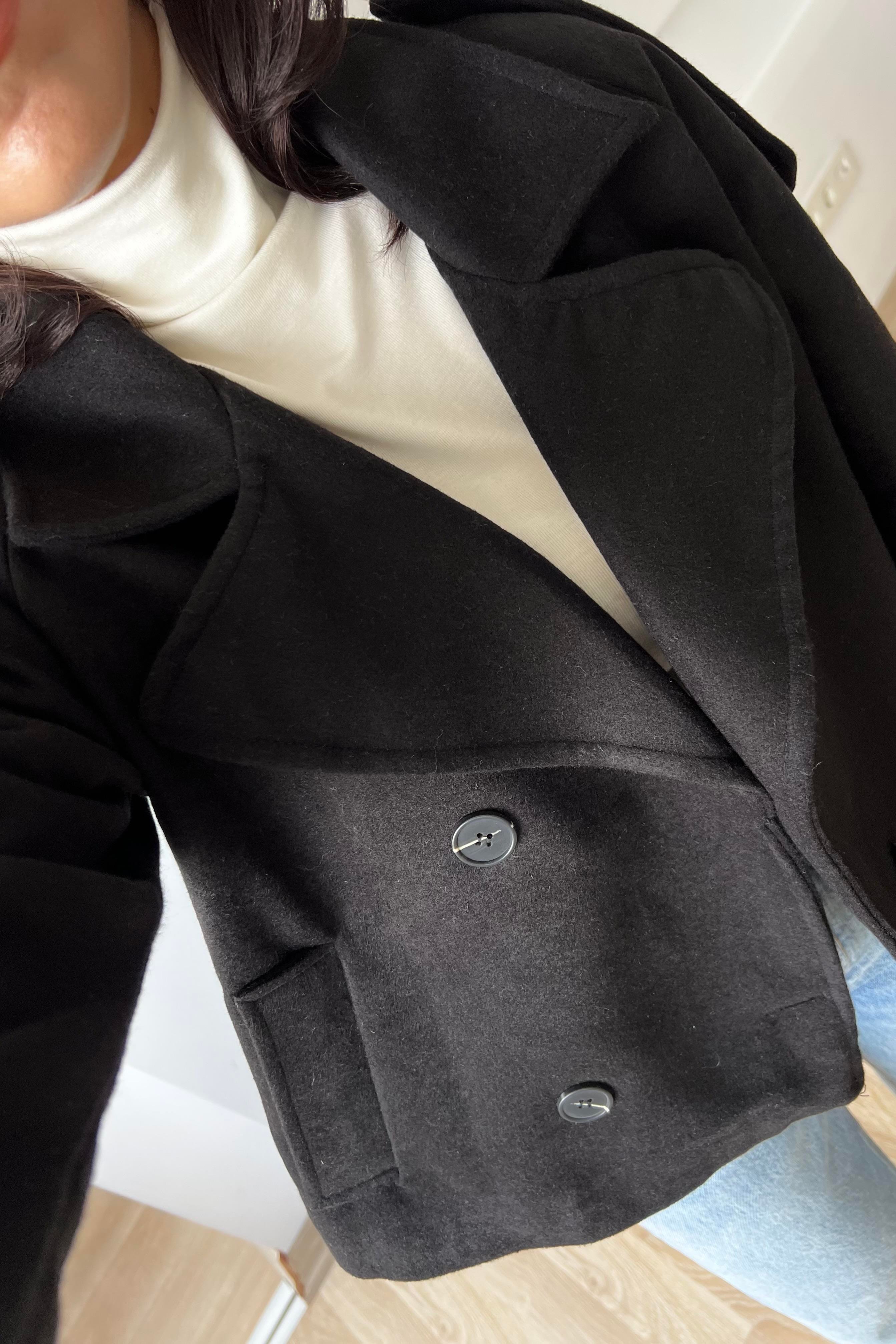 Siyah Kruvaze Kısa Kaşe Kaban uygun fiyatlarda www.butikhola.com adresinde