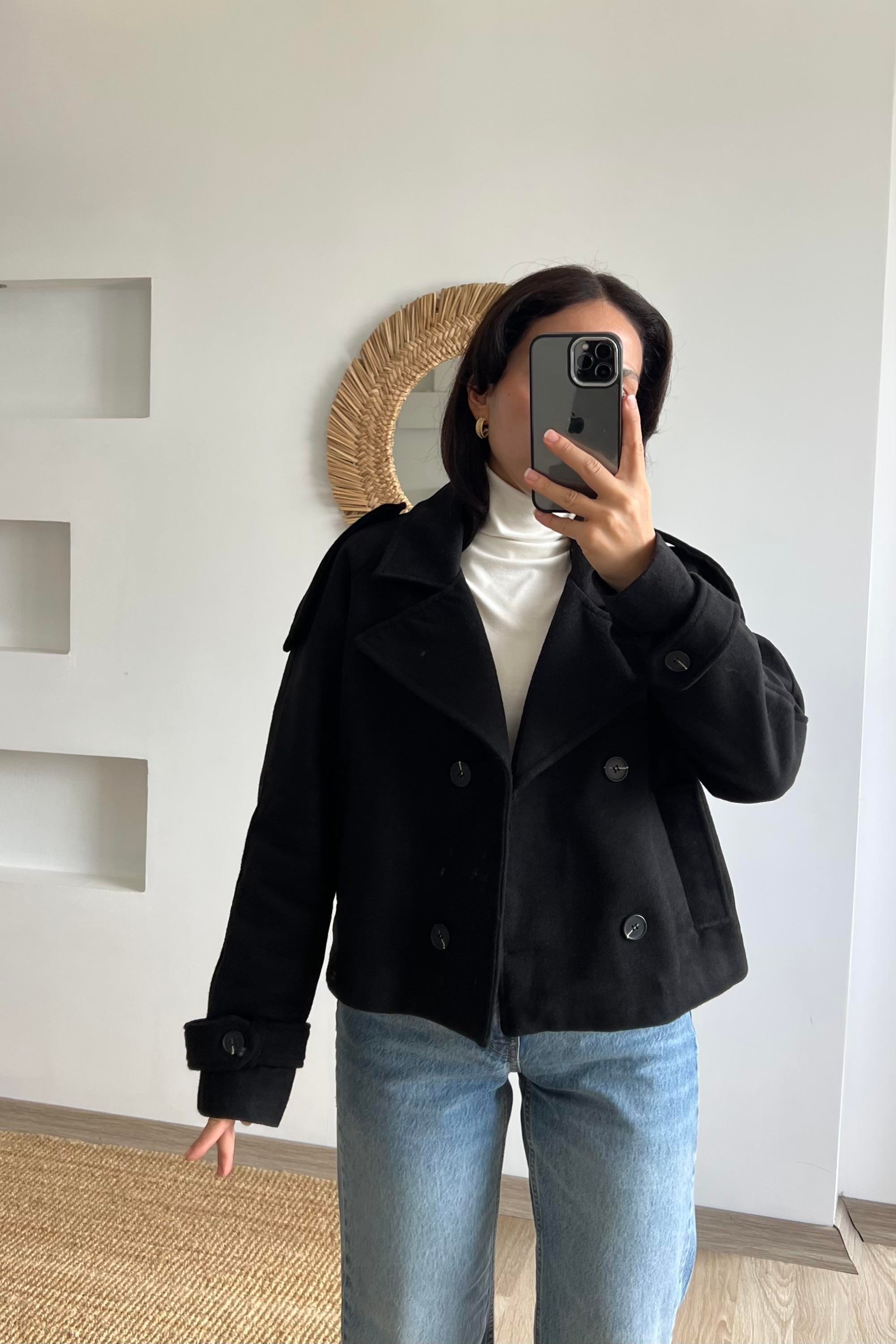 Siyah Kruvaze Kısa Kaşe Kaban uygun fiyatlarda www.butikhola.com adresinde