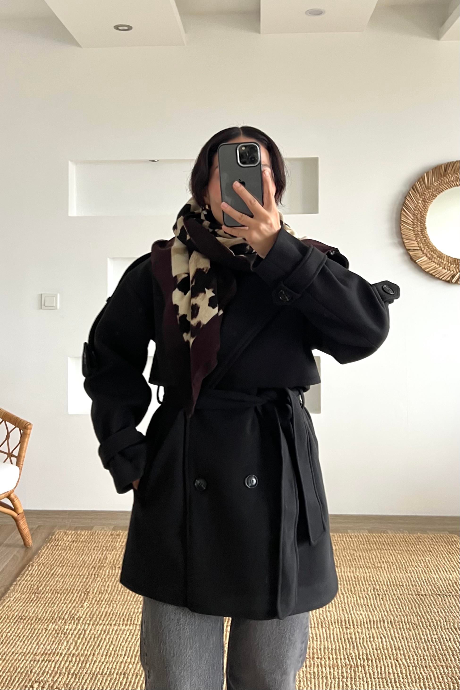 Siyah Kuşaklı Ara Boy Kaşe Kaban uygun fiyatlarda www.butikhola.com adresinde