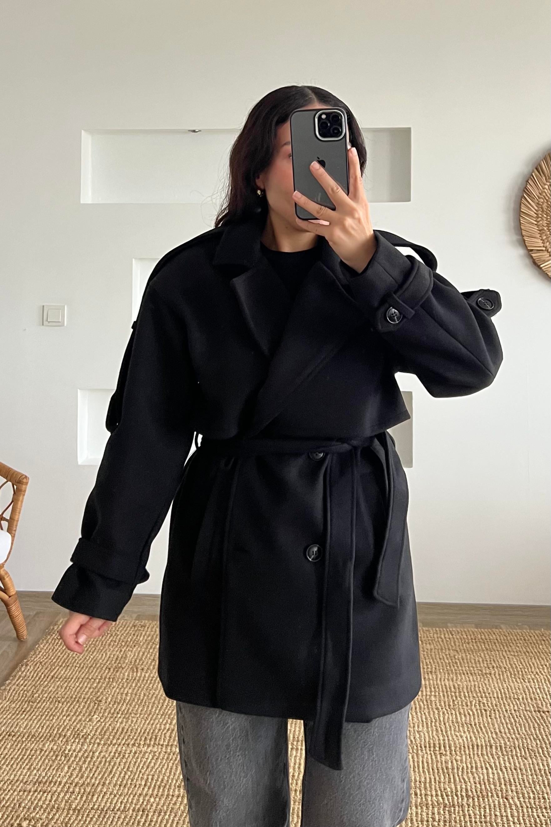 Siyah Kuşaklı Ara Boy Kaşe Kaban uygun fiyatlarda www.butikhola.com adresinde