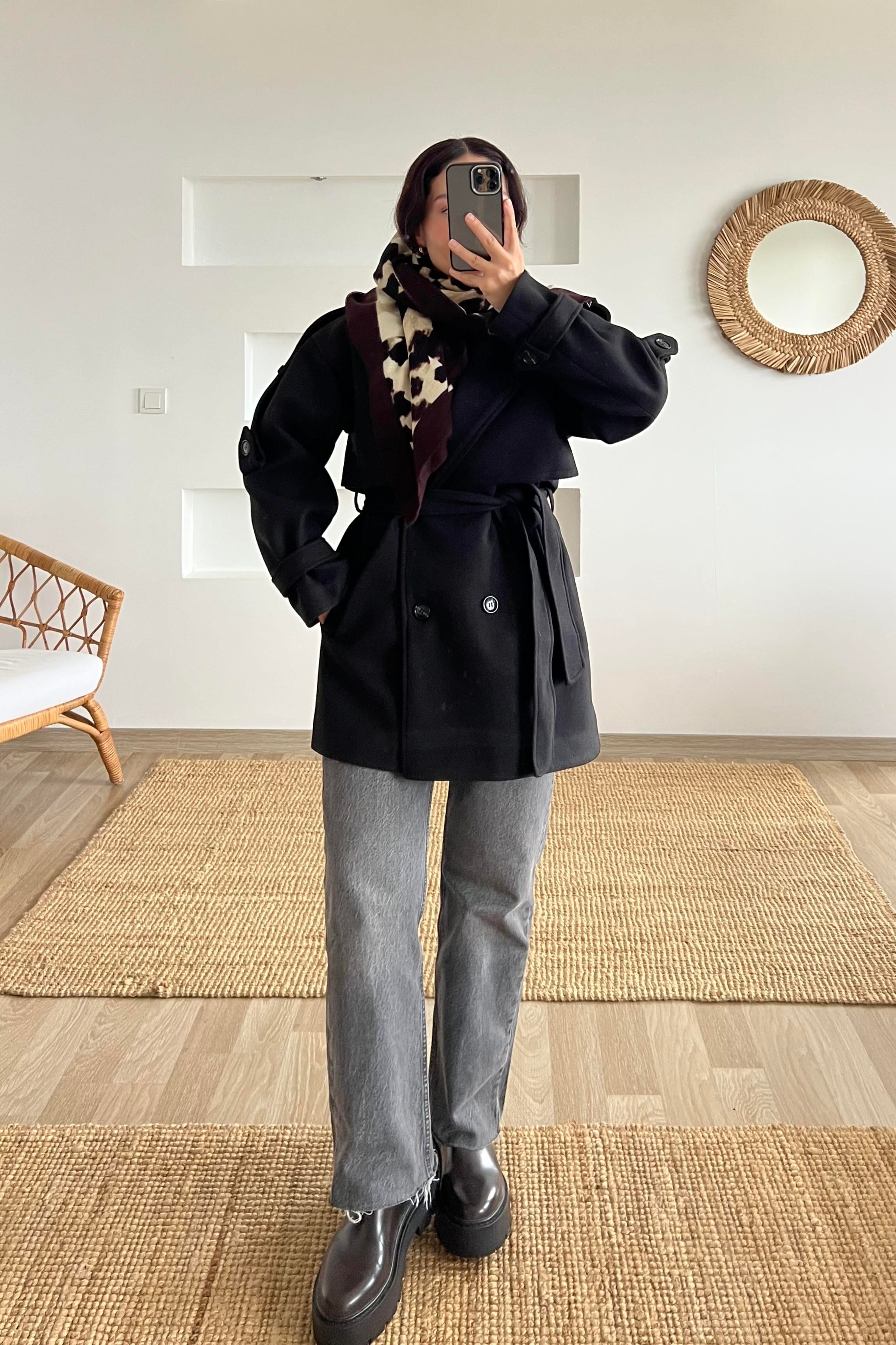 Siyah Kuşaklı Ara Boy Kaşe Kaban uygun fiyatlarda www.butikhola.com adresinde