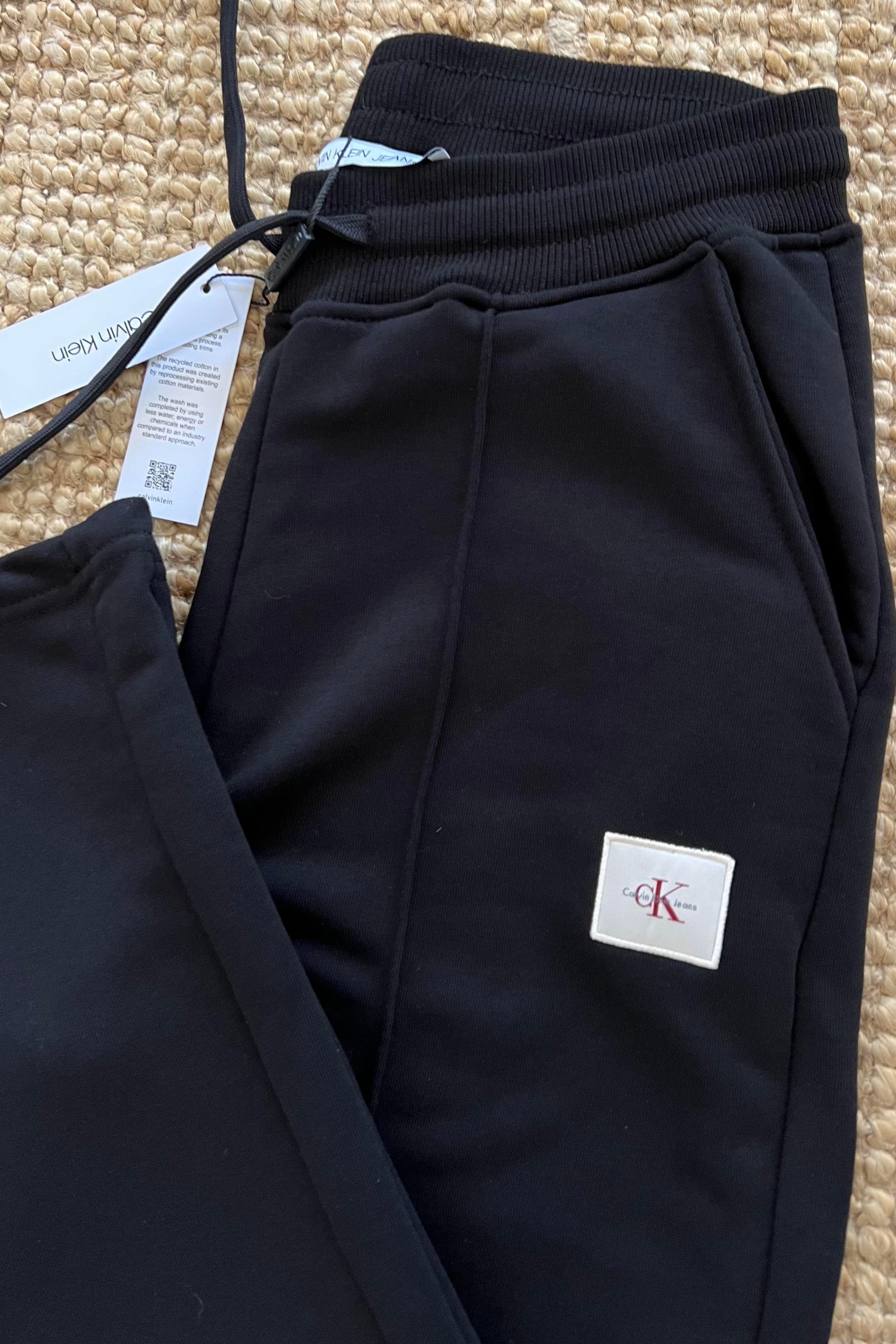 Siyah Logo Detaylı Bol Paça Eşofman Altı uygun fiyatlarda www.butikhola.com adresinde