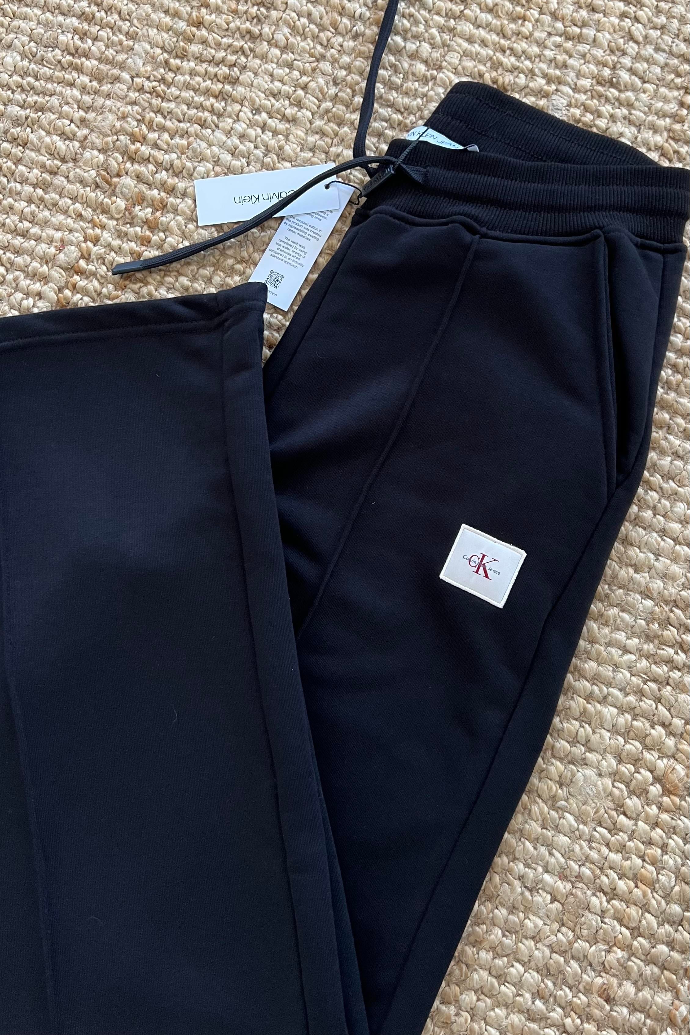 Siyah Logo Detaylı Bol Paça Eşofman Altı uygun fiyatlarda www.butikhola.com adresinde
