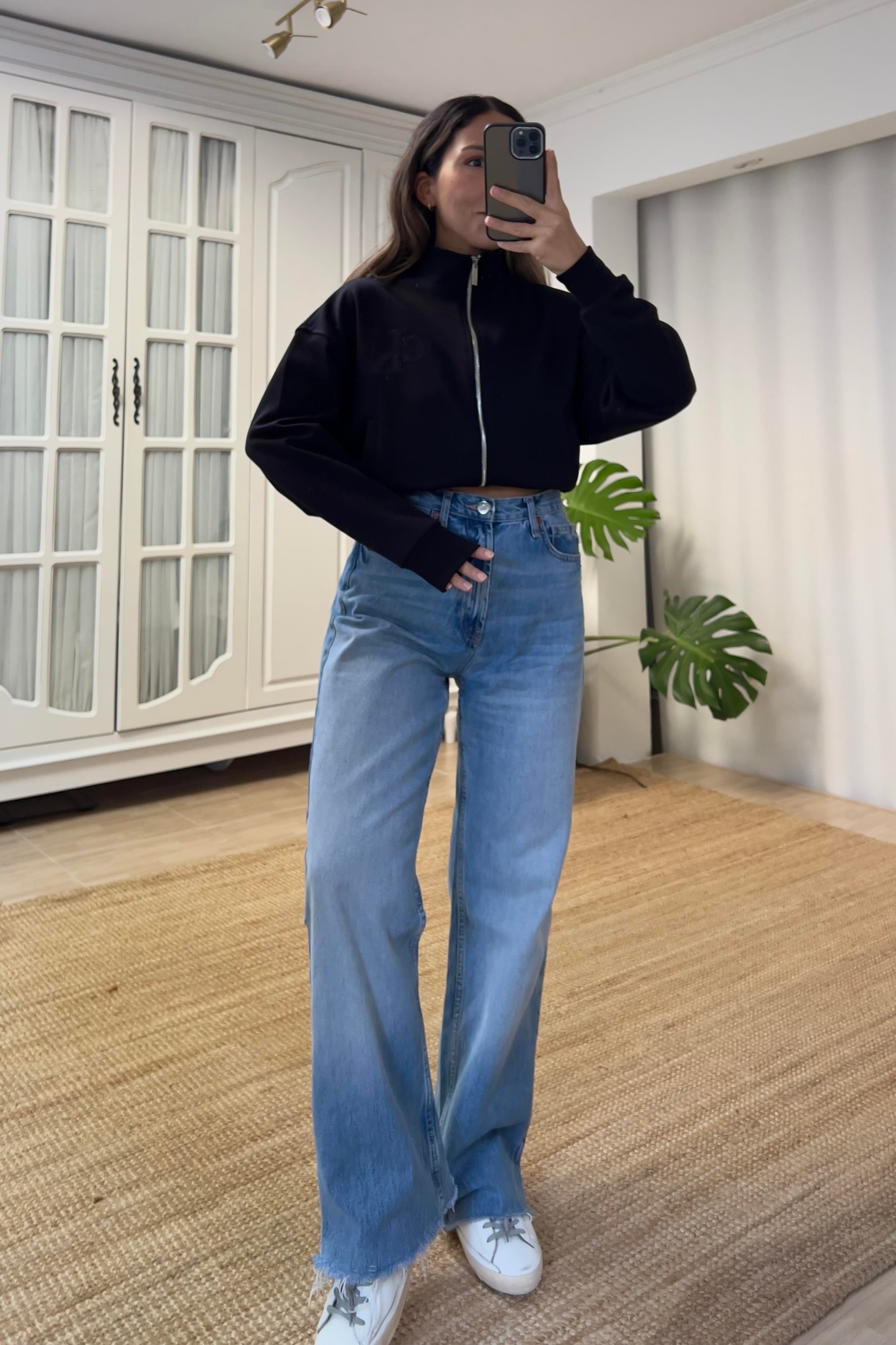 Siyah Logo Nakışlı Fermuarlı Sweatshirt uygun fiyatlarda www.butikhola.com adresinde