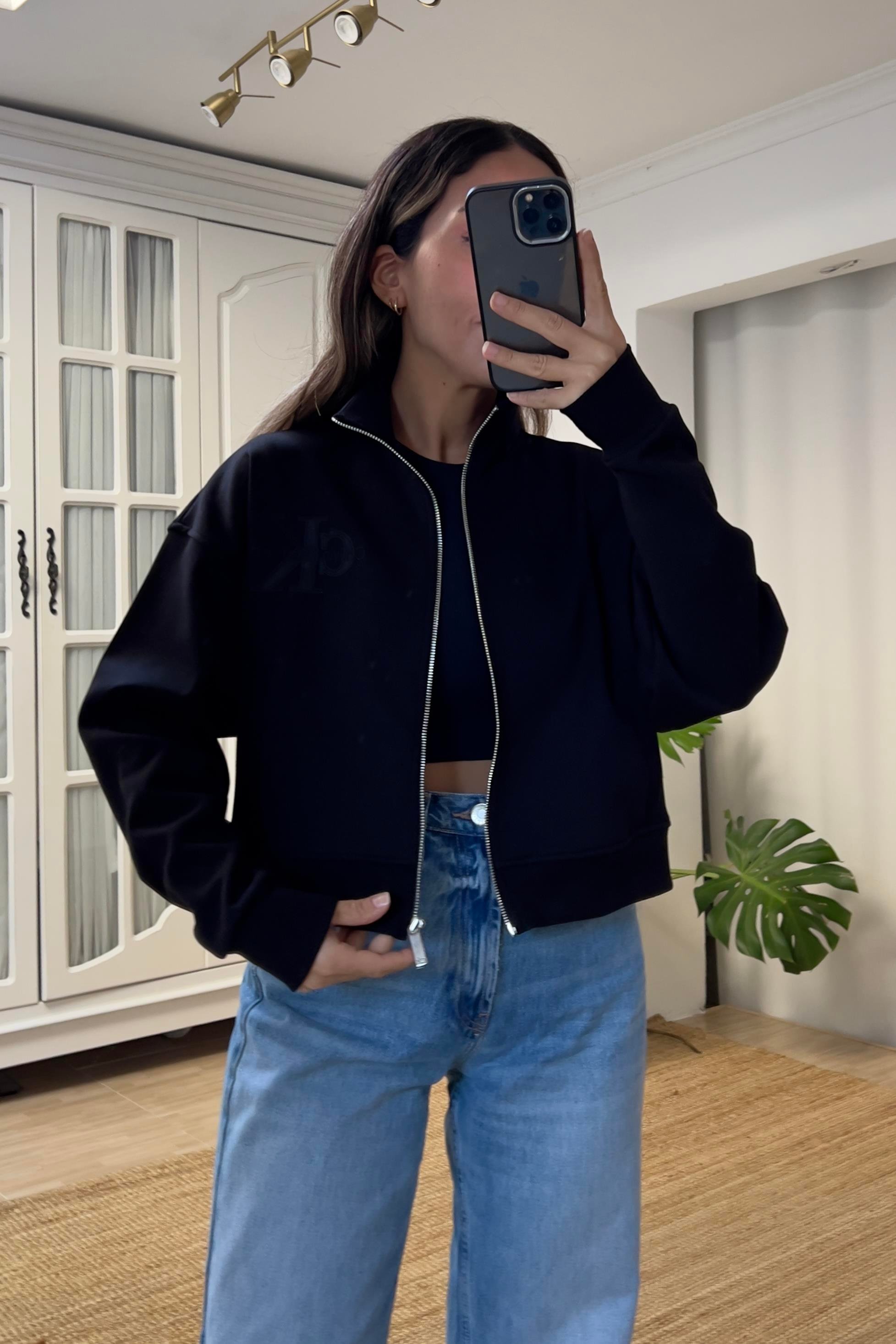 Siyah Logo Nakışlı Fermuarlı Sweatshirt uygun fiyatlarda www.butikhola.com adresinde