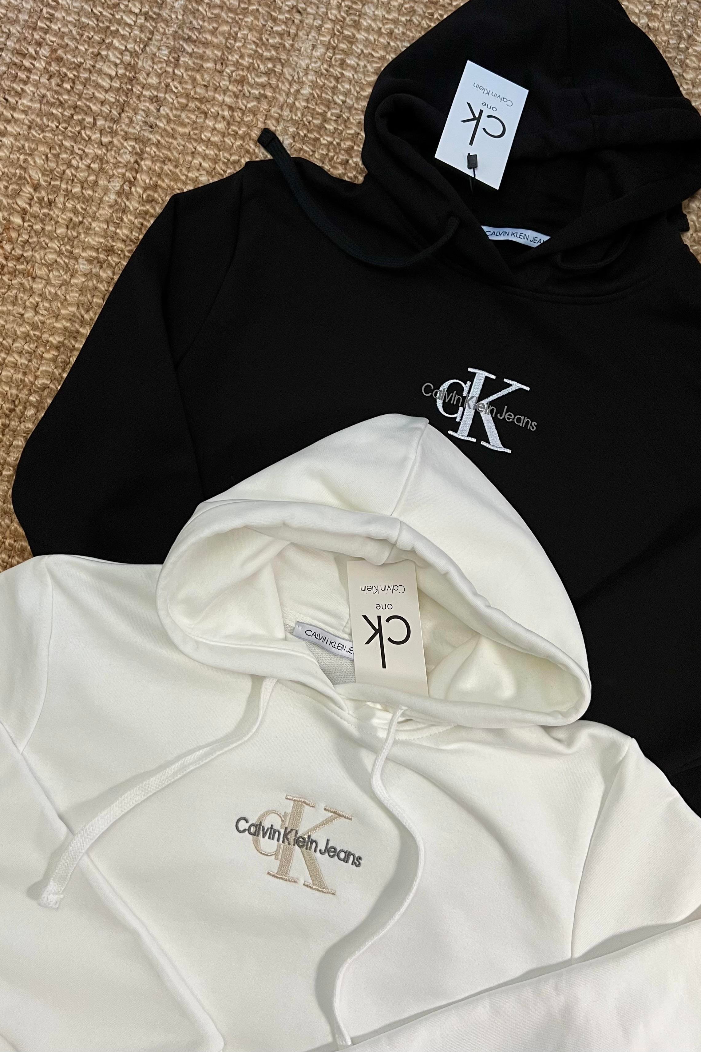 Siyah Logo Nakışlı Kapüşonlu Sweatshirt uygun fiyatlarda www.butikhola.com adresinde