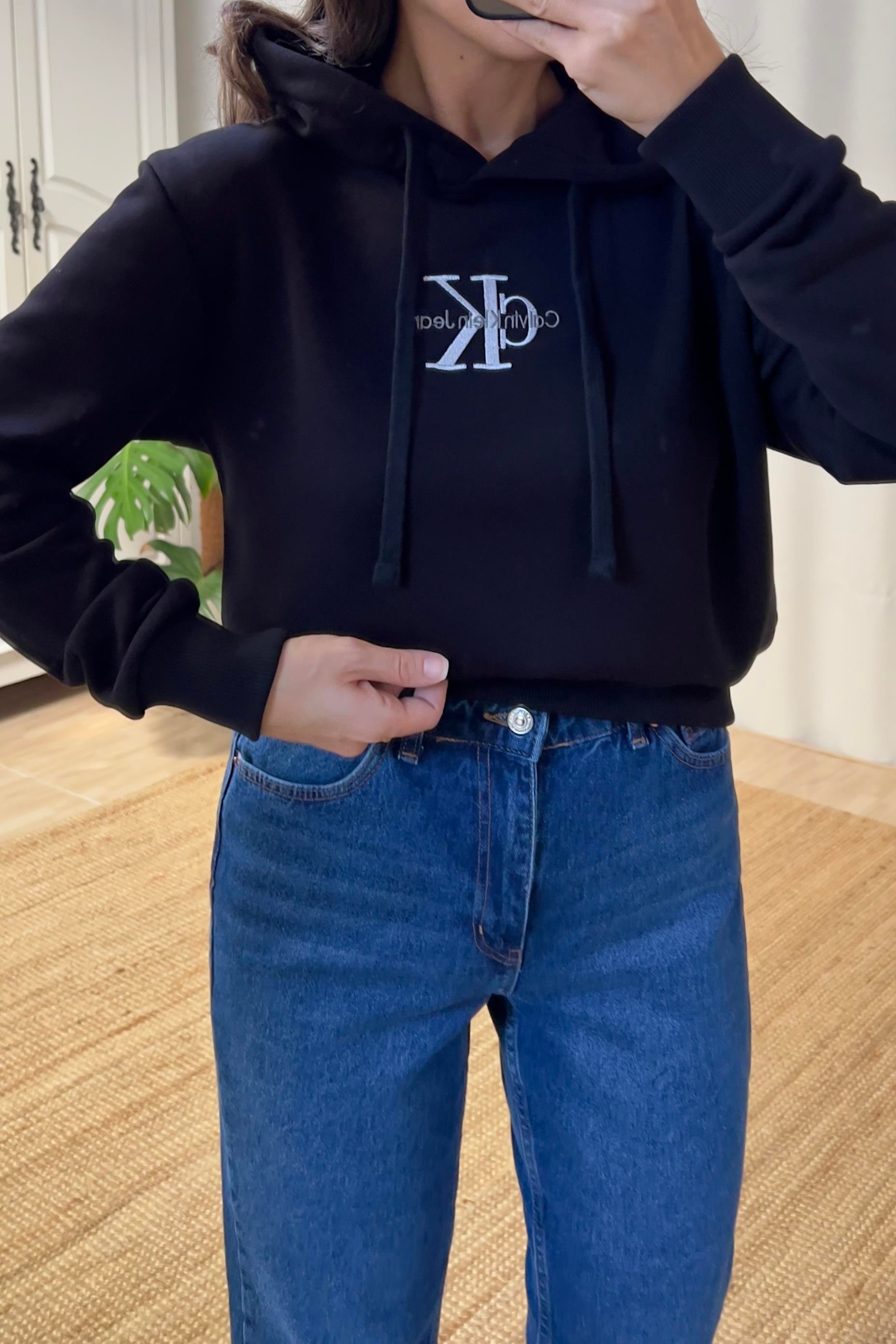 Siyah Logo Nakışlı Kapüşonlu Sweatshirt uygun fiyatlarda www.butikhola.com adresinde