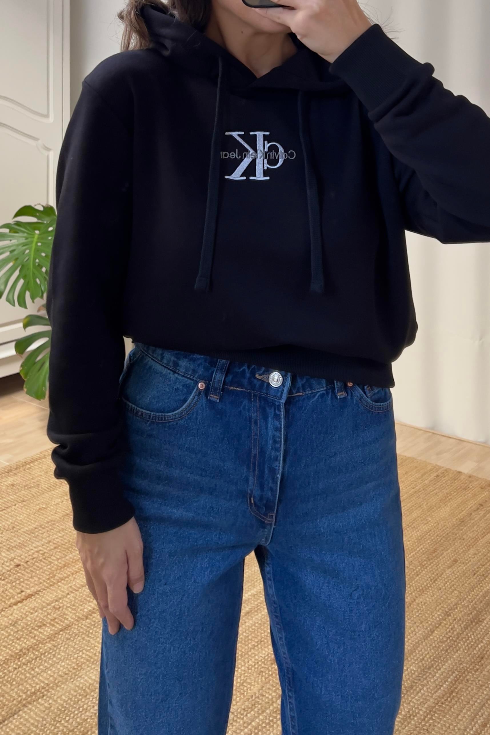 Siyah Logo Nakışlı Kapüşonlu Sweatshirt uygun fiyatlarda www.butikhola.com adresinde