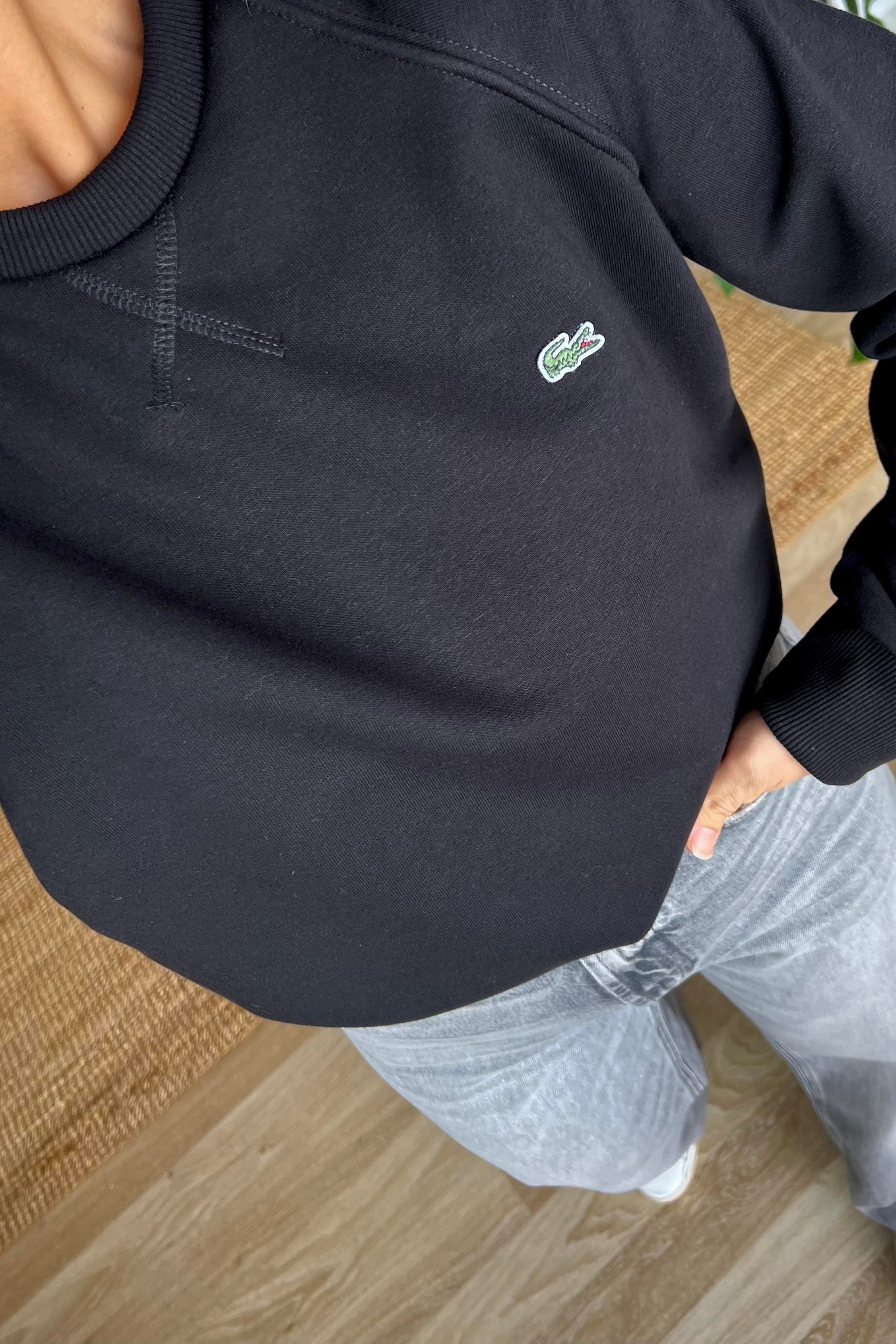 Siyah Logo Nakışlı Yaka Detaylı Sweatshirt uygun fiyatlarda www.butikhola.com adresinde