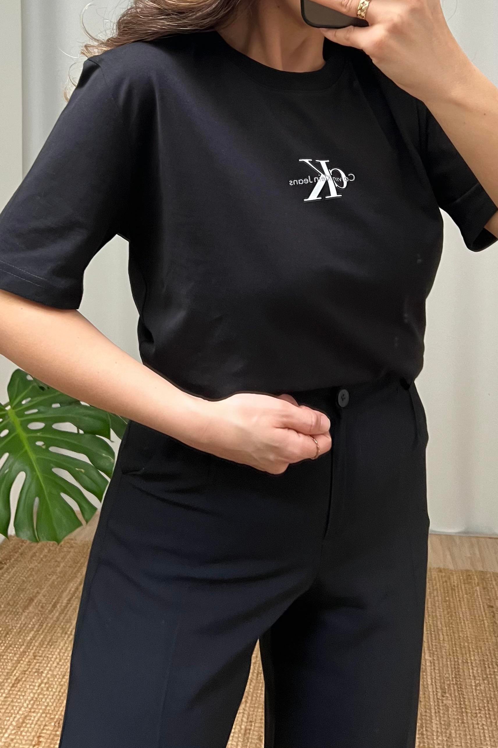 Siyah Logolu Tshirt uygun fiyatlarda www.butikhola.com adresinde