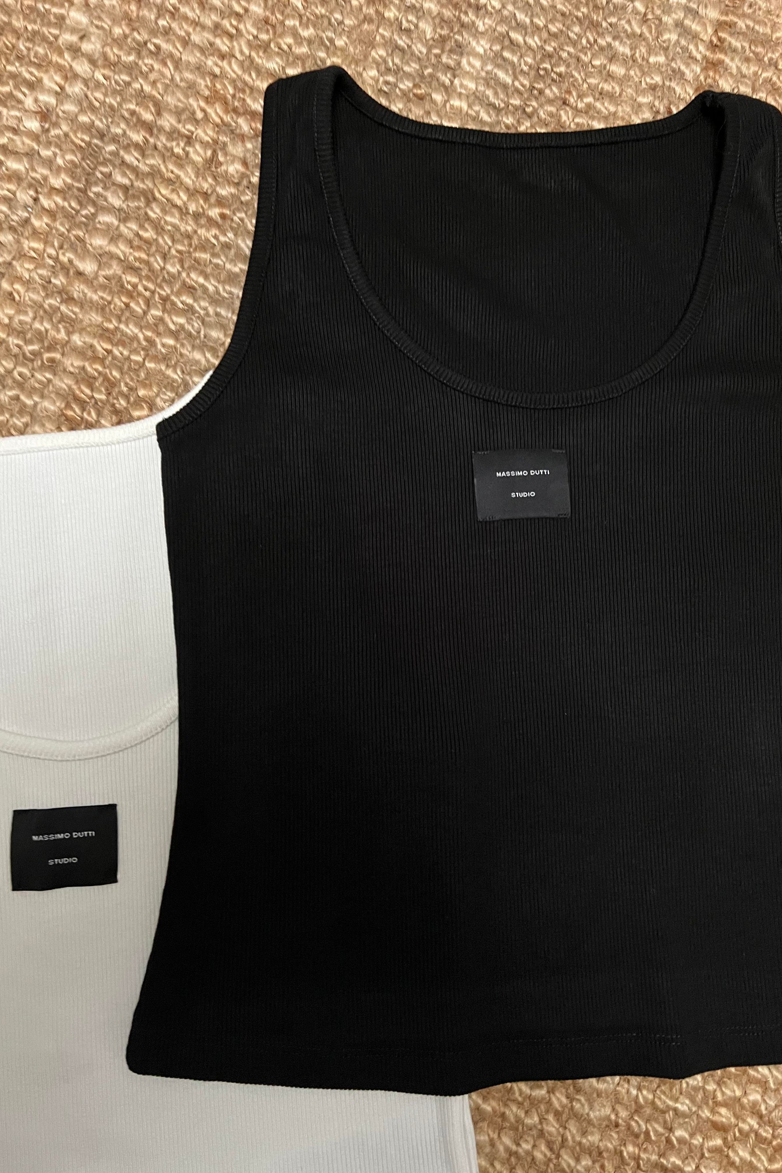 Siyah MD Logolu Kolsuz Tshirt uygun fiyatlarda www.butikhola.com adresinde