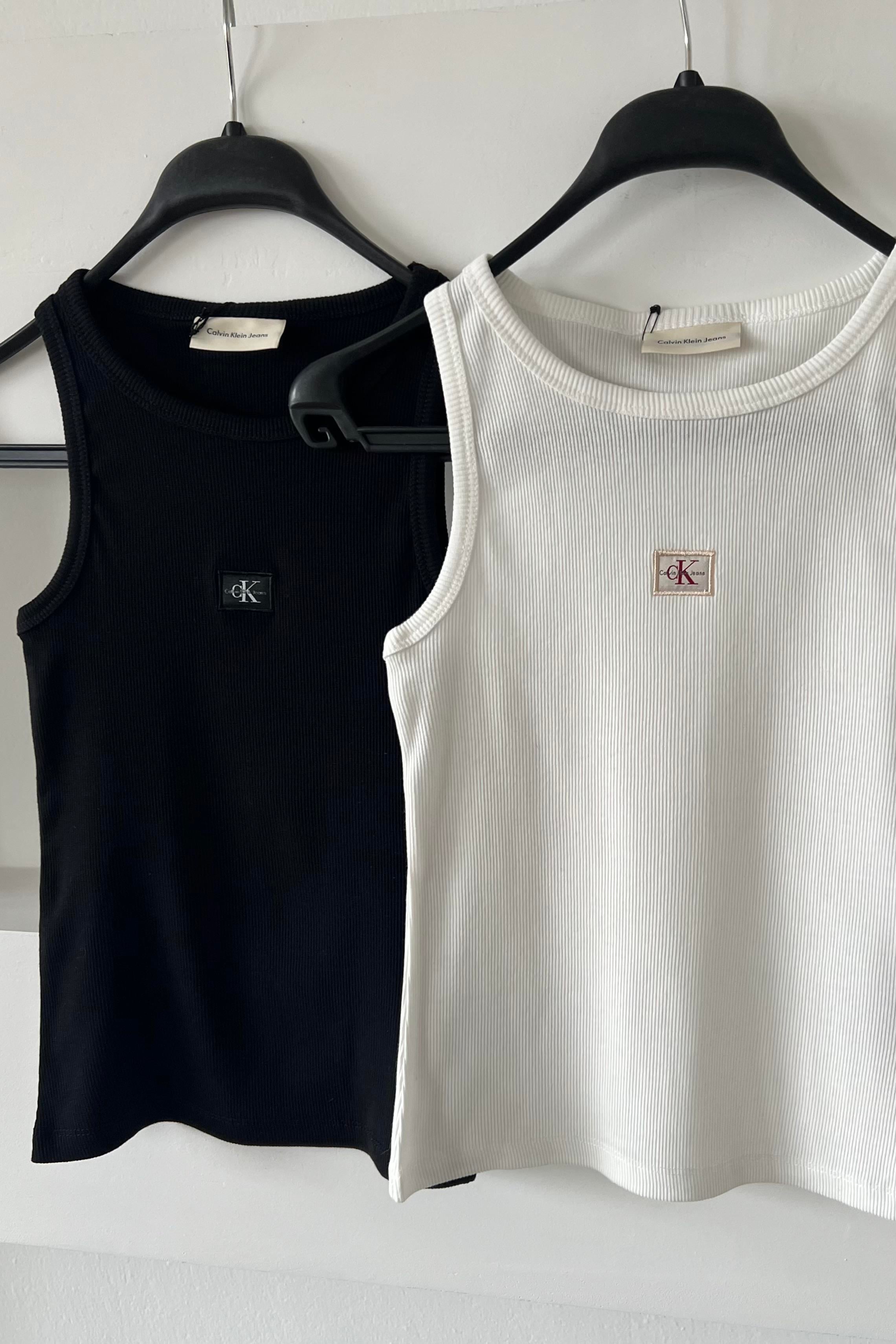 Siyah Mini Arma Logolu Kolsuz Tshirt uygun fiyatlarda www.butikhola.com adresinde